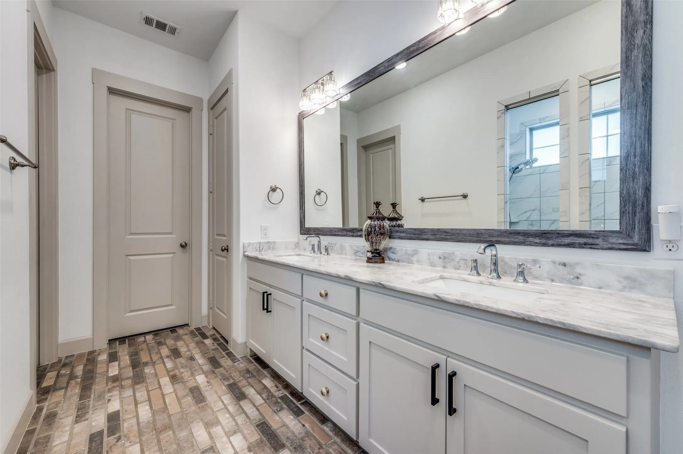 Single Family Residence For Sale in Collin County , 12995 Yale Court, Frisco, Texas 75035, 4 Bedroom, 4 Bathroom, 2 Garage spaces, 3,390 Sqft, built in 2019, mls#21377248, Real Estate Agent in Frisco, Homes For Sale in Collin county, Homes For Sale in Frisco, Realtor in Frisco Texas, Real Estate Brokerage Independent Realty Texas, Luminita Cordes Realtor