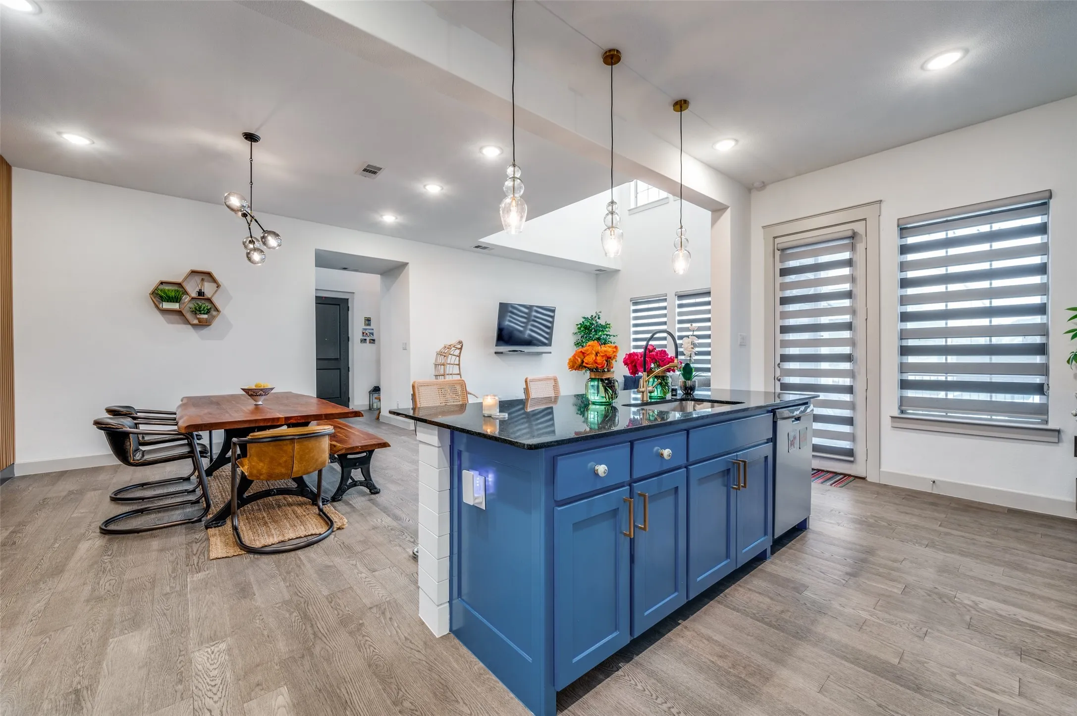 Single Family Residence For Sale in Collin County , 12995 Yale Court, Frisco, Texas 75035, 4 Bedroom, 4 Bathroom, 2 Garage spaces, 3,390 Sqft, built in 2019, mls#21377248, Real Estate Agent in Frisco, Homes For Sale in Collin county, Homes For Sale in Frisco, Realtor in Frisco Texas, Real Estate Brokerage Independent Realty Texas, Luminita Cordes Realtor