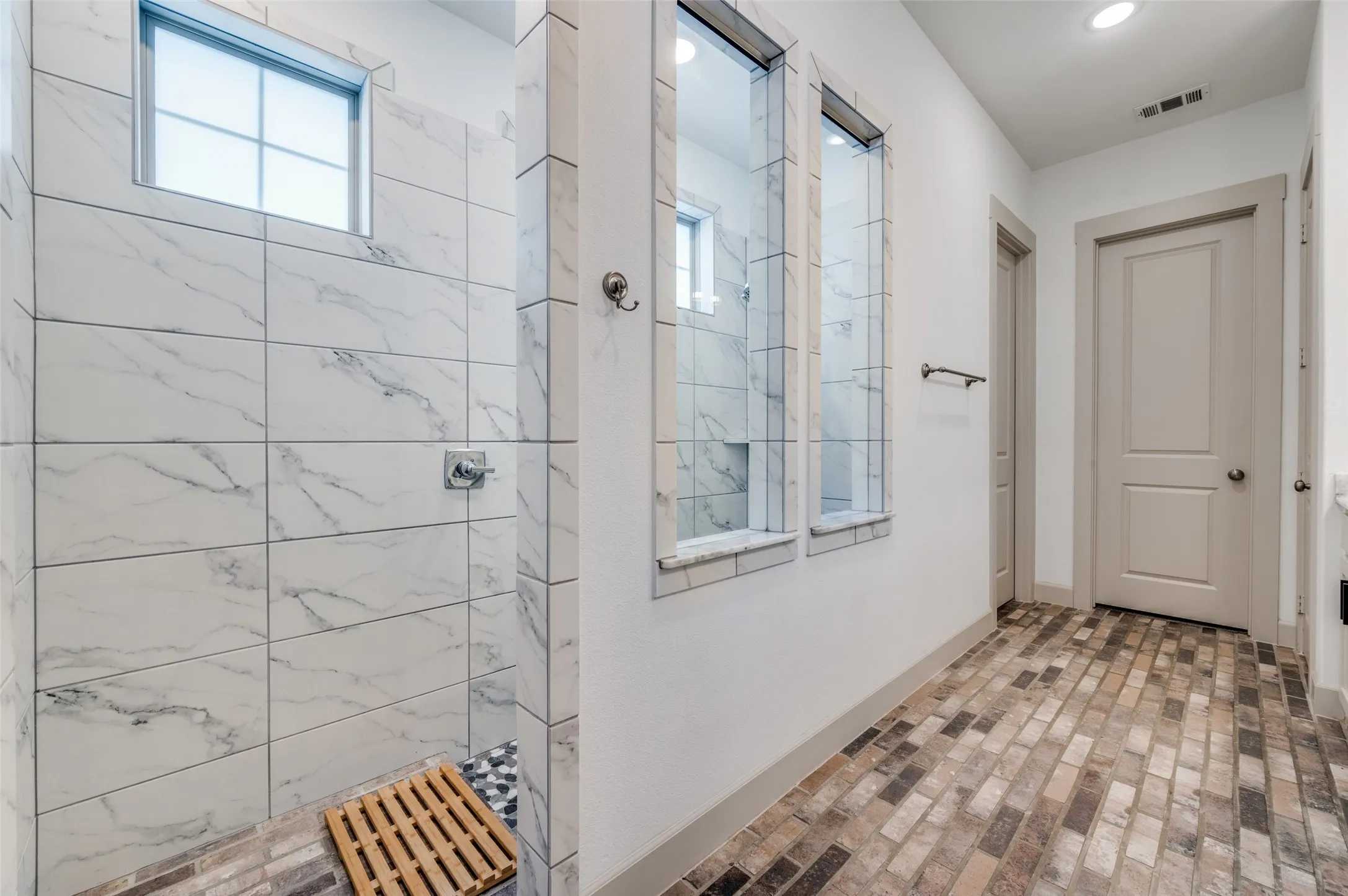 Single Family Residence For Sale in Collin County , 12995 Yale Court, Frisco, Texas 75035, 4 Bedroom, 4 Bathroom, 2 Garage spaces, 3,390 Sqft, built in 2019, mls#21377248, Real Estate Agent in Frisco, Homes For Sale in Collin county, Homes For Sale in Frisco, Realtor in Frisco Texas, Real Estate Brokerage Independent Realty Texas, Luminita Cordes Realtor