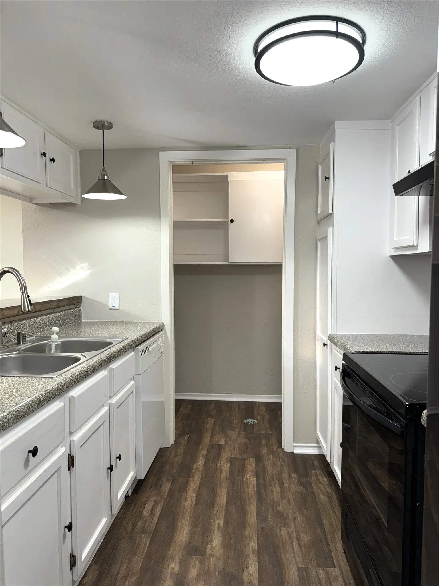 Condominium For Rent in Dallas County , 4653 Country Creek Drive 1124, Dallas, Texas 75236, 2 Bedroom, 2 Bathroom, Garage spaces, 1,046 Sqft, built in 1974, mls#21379474, Real Estate Agent in Dallas, Homes For Rent in Dallas county, Homes For Rent in Dallas, Realtor in Dallas Texas, Real Estate Brokerage Independent Realty Texas, Luminita Cordes Realtor