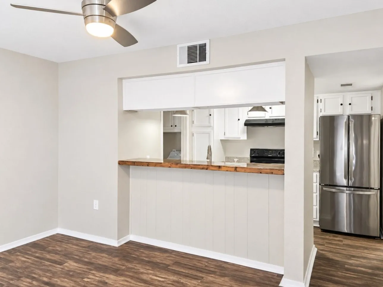 Condominium For Rent in Dallas County , 4653 Country Creek Drive 1124, Dallas, Texas 75236, 2 Bedroom, 2 Bathroom, Garage spaces, 1,046 Sqft, built in 1974, mls#21379474, Real Estate Agent in Dallas, Homes For Rent in Dallas county, Homes For Rent in Dallas, Realtor in Dallas Texas, Real Estate Brokerage Independent Realty Texas, Luminita Cordes Realtor