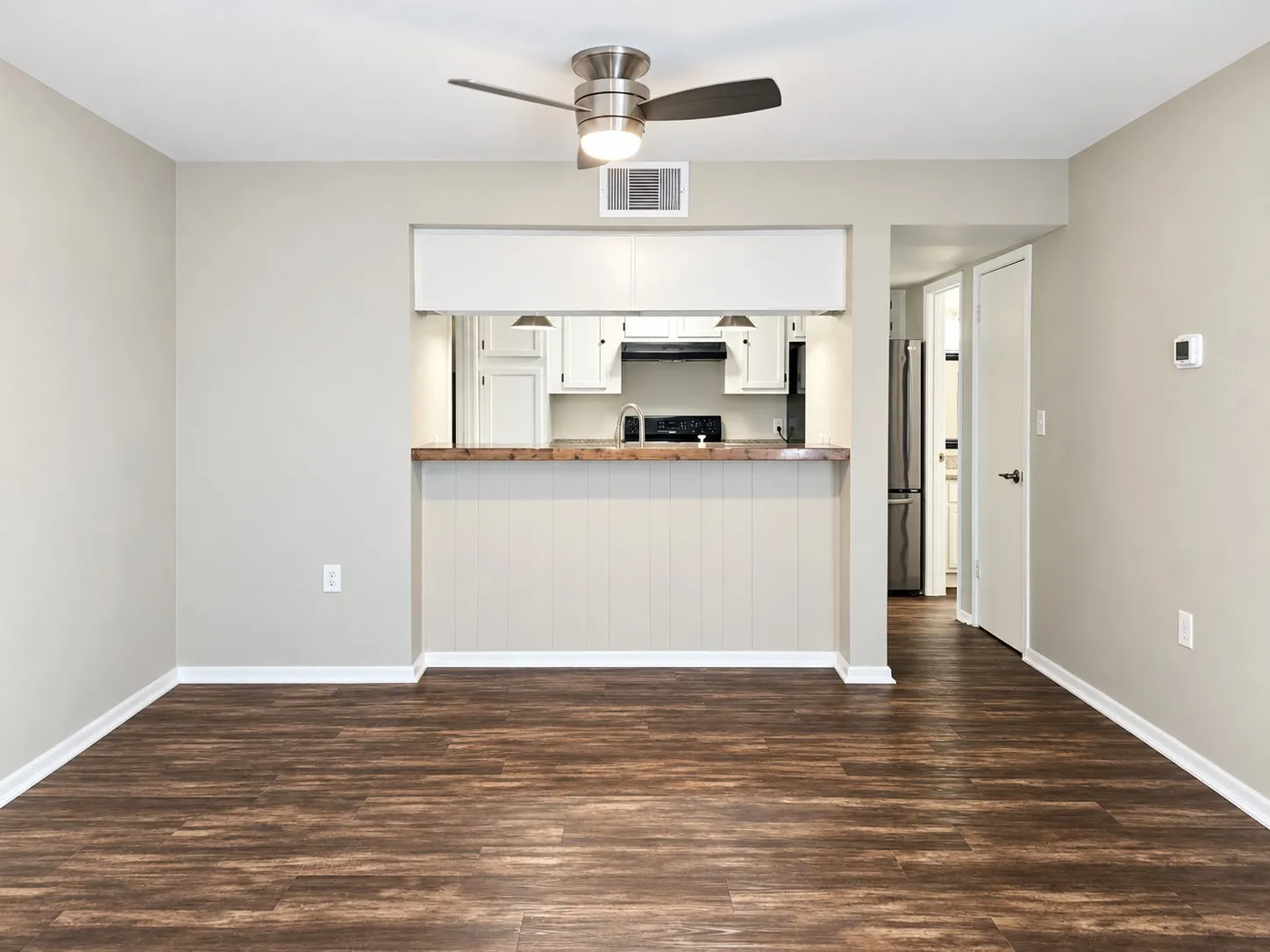 Condominium For Rent in Dallas County , 4653 Country Creek Drive 1124, Dallas, Texas 75236, 2 Bedroom, 2 Bathroom, Garage spaces, 1,046 Sqft, built in 1974, mls#21379474, Real Estate Agent in Dallas, Homes For Rent in Dallas county, Homes For Rent in Dallas, Realtor in Dallas Texas, Real Estate Brokerage Independent Realty Texas, Luminita Cordes Realtor