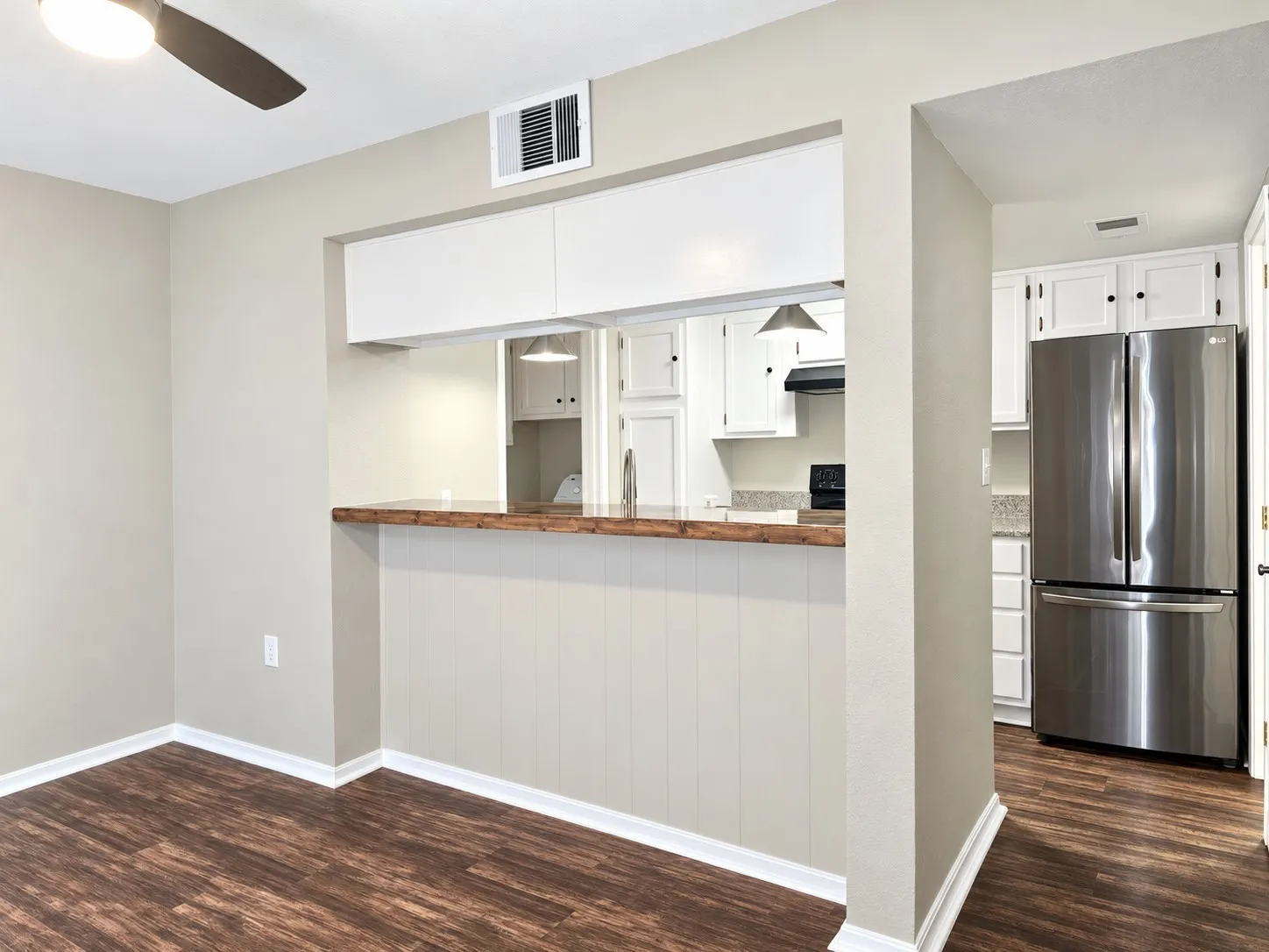 Condominium For Rent in Dallas County , 4653 Country Creek Drive 1124, Dallas, Texas 75236, 2 Bedroom, 2 Bathroom, Garage spaces, 1,046 Sqft, built in 1974, mls#21379474, Real Estate Agent in Dallas, Homes For Rent in Dallas county, Homes For Rent in Dallas, Realtor in Dallas Texas, Real Estate Brokerage Independent Realty Texas, Luminita Cordes Realtor