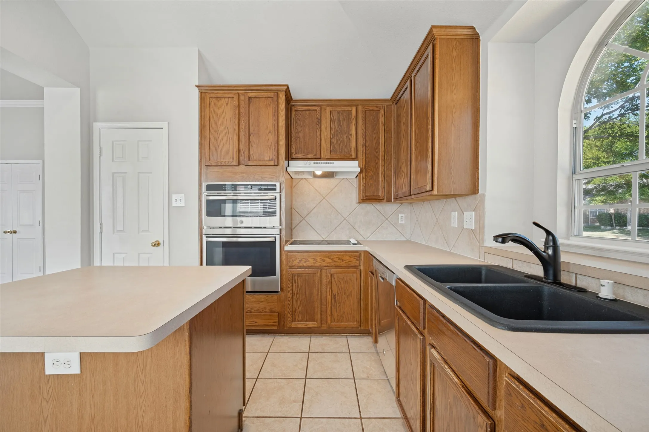 Single Family Residence For Sale in Collin County , 7121 Bryce Canyon Drive, Mc Kinney, Texas 75072, 3 Bedroom, 2 Bathroom, 2 Garage spaces, 1,686 Sqft, built in 2001, mls#21374967, Real Estate Agent in Mc Kinney, Homes For Sale in Collin county, Homes For Sale in Mc Kinney, Realtor in Mc Kinney Texas, Real Estate Brokerage Independent Realty Texas, Luminita Cordes Realtor