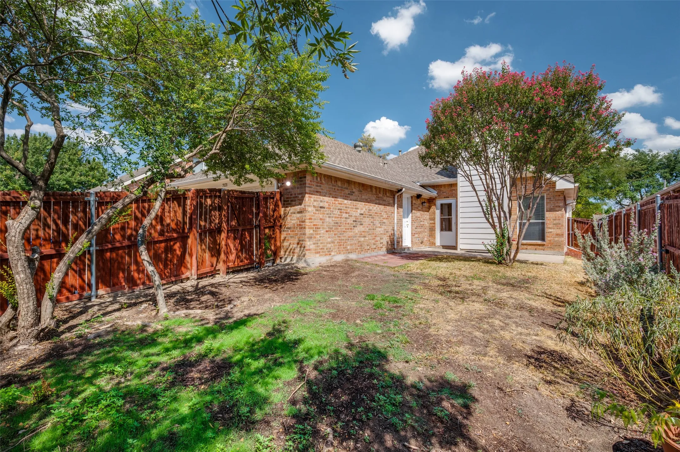 Single Family Residence For Sale in Collin County , 7121 Bryce Canyon Drive, Mc Kinney, Texas 75072, 3 Bedroom, 2 Bathroom, 2 Garage spaces, 1,686 Sqft, built in 2001, mls#21374967, Real Estate Agent in Mc Kinney, Homes For Sale in Collin county, Homes For Sale in Mc Kinney, Realtor in Mc Kinney Texas, Real Estate Brokerage Independent Realty Texas, Luminita Cordes Realtor