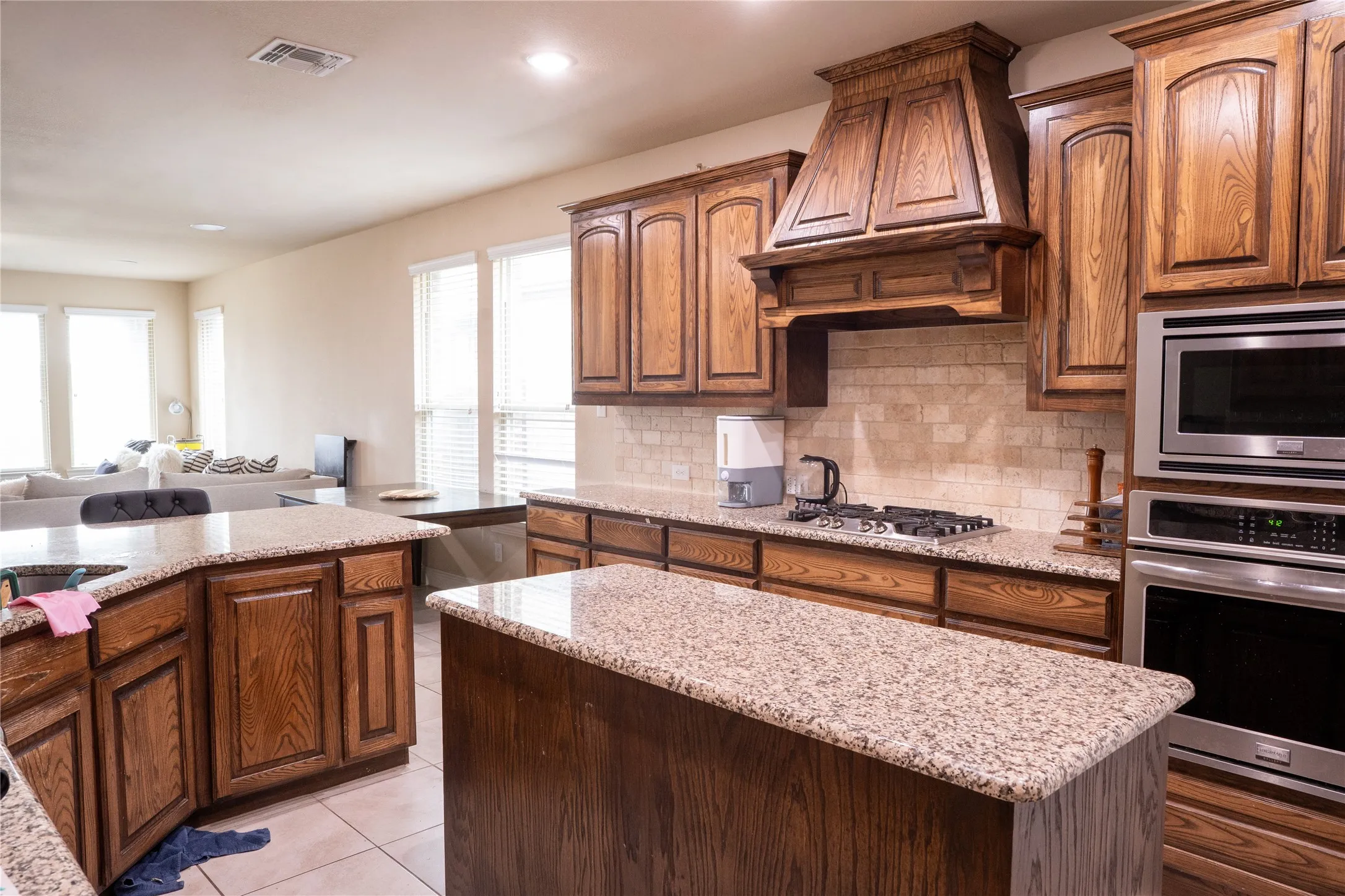 Single Family Residence For Sale in Collin County , 813 seymour Court, Mc Kinney, Texas 75071, 4 Bedroom, 4 Bathroom, 2 Garage spaces, 2,775 Sqft, built in 2017, mls#21379703, Real Estate Agent in Mc Kinney, Homes For Sale in Collin county, Homes For Sale in Mc Kinney, Realtor in Mc Kinney Texas, Real Estate Brokerage Independent Realty Texas, Luminita Cordes Realtor