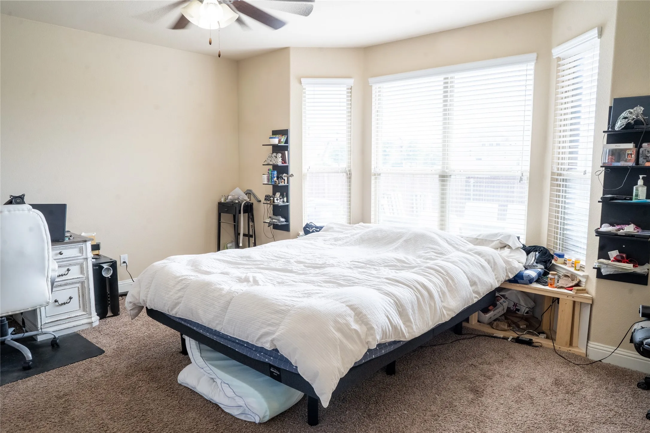 Single Family Residence For Sale in Collin County , 813 seymour Court, Mc Kinney, Texas 75071, 4 Bedroom, 4 Bathroom, 2 Garage spaces, 2,775 Sqft, built in 2017, mls#21379703, Real Estate Agent in Mc Kinney, Homes For Sale in Collin county, Homes For Sale in Mc Kinney, Realtor in Mc Kinney Texas, Real Estate Brokerage Independent Realty Texas, Luminita Cordes Realtor
