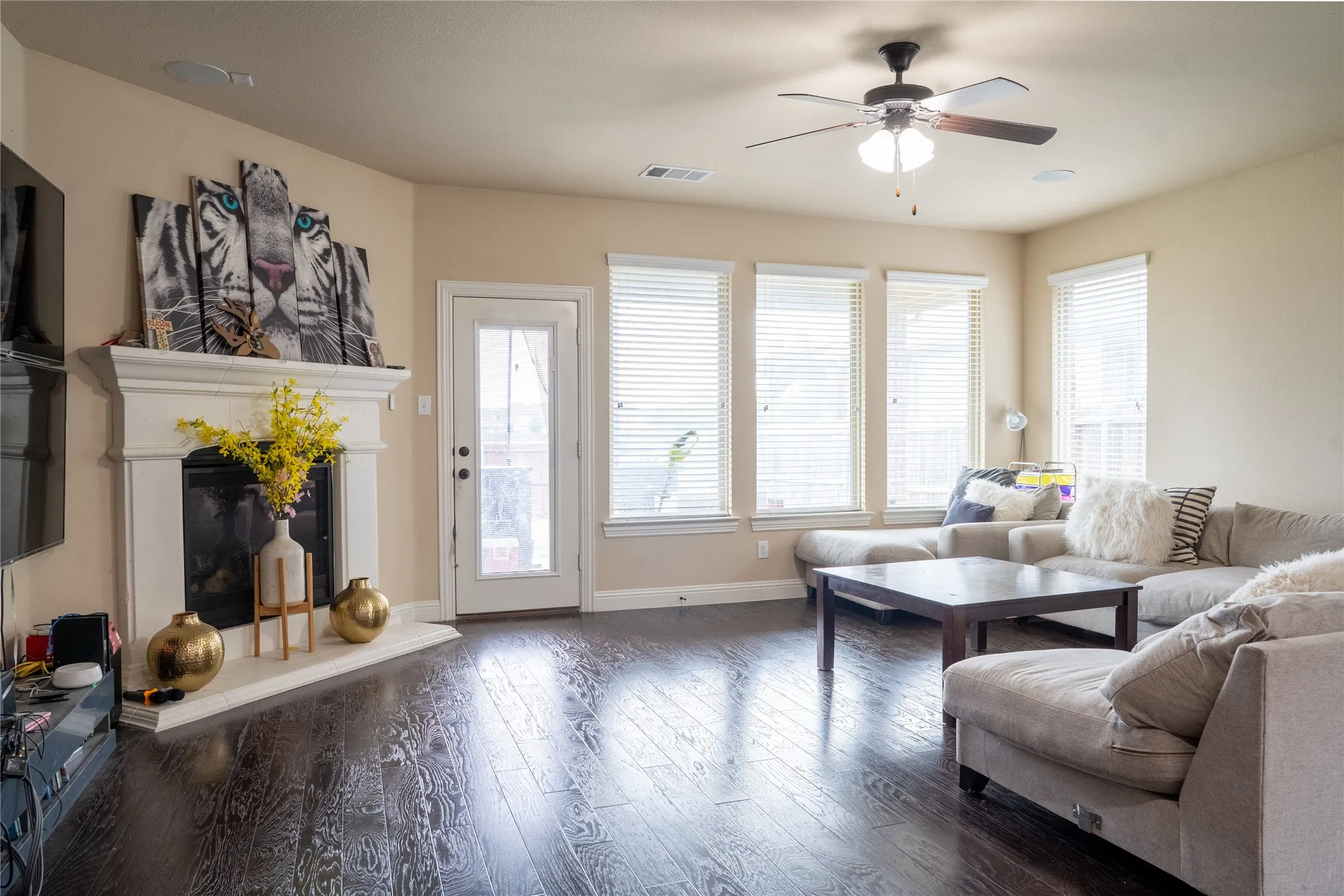 Single Family Residence For Sale in Collin County , 813 seymour Court, Mc Kinney, Texas 75071, 4 Bedroom, 4 Bathroom, 2 Garage spaces, 2,775 Sqft, built in 2017, mls#21379703, Real Estate Agent in Mc Kinney, Homes For Sale in Collin county, Homes For Sale in Mc Kinney, Realtor in Mc Kinney Texas, Real Estate Brokerage Independent Realty Texas, Luminita Cordes Realtor