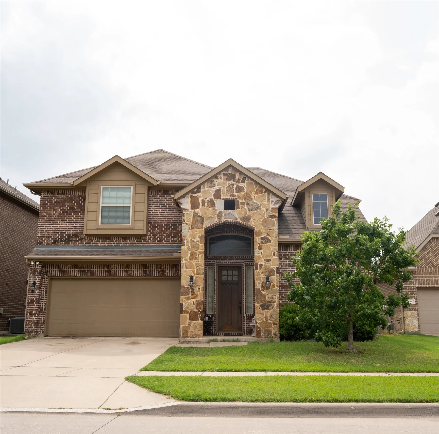 Single Family Residence For Sale in Collin County , 813 seymour Court, Mc Kinney, Texas 75071, 4 Bedroom, 4 Bathroom, 2 Garage spaces, 2,775 Sqft, built in 2017, mls#21379703, Real Estate Agent in Mc Kinney, Homes For Sale in Collin county, Homes For Sale in Mc Kinney, Realtor in Mc Kinney Texas, Real Estate Brokerage Independent Realty Texas, Luminita Cordes Realtor