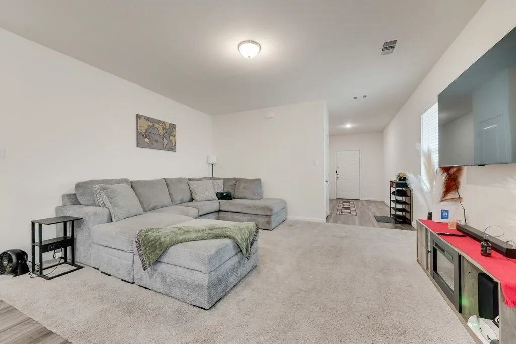 Single Family Residence For Sale in Kaufman County , 6416 Bishop Drive, Forney, Texas 75126, 3 Bedroom, 2 Bathroom, 2 Garage spaces, 1,401 Sqft, built in 2022, mls#21379414, Real Estate Agent in Forney, Homes For Sale in Kaufman county, Homes For Sale in Forney, Realtor in Forney Texas, Real Estate Brokerage Independent Realty Texas, Luminita Cordes Realtor