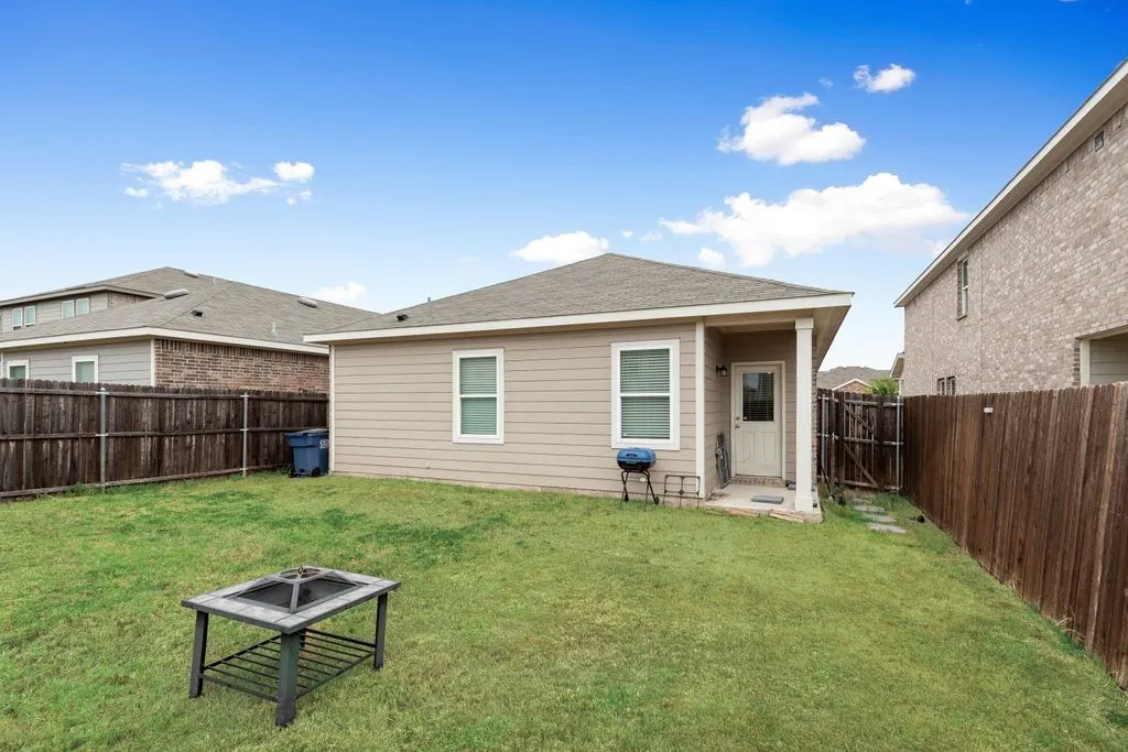 Single Family Residence For Sale in Kaufman County , 6416 Bishop Drive, Forney, Texas 75126, 3 Bedroom, 2 Bathroom, 2 Garage spaces, 1,401 Sqft, built in 2022, mls#21379414, Real Estate Agent in Forney, Homes For Sale in Kaufman county, Homes For Sale in Forney, Realtor in Forney Texas, Real Estate Brokerage Independent Realty Texas, Luminita Cordes Realtor