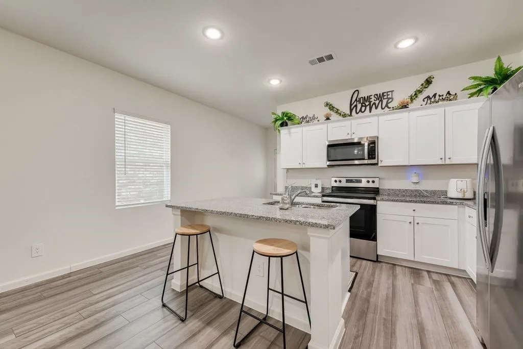 Single Family Residence For Sale in Kaufman County , 6416 Bishop Drive, Forney, Texas 75126, 3 Bedroom, 2 Bathroom, 2 Garage spaces, 1,401 Sqft, built in 2022, mls#21379414, Real Estate Agent in Forney, Homes For Sale in Kaufman county, Homes For Sale in Forney, Realtor in Forney Texas, Real Estate Brokerage Independent Realty Texas, Luminita Cordes Realtor