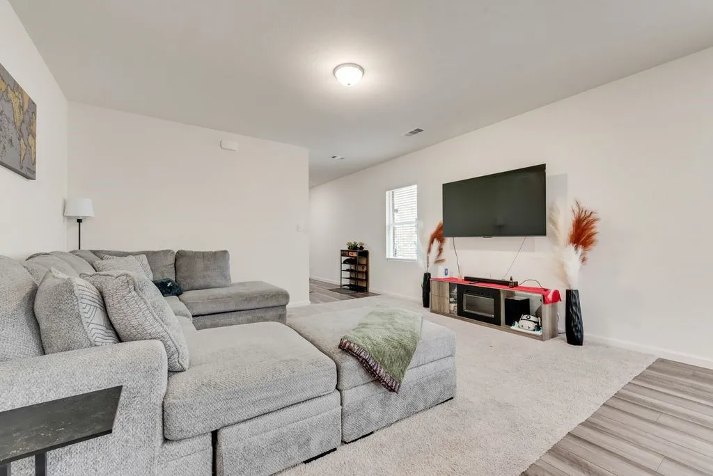 Single Family Residence For Sale in Kaufman County , 6416 Bishop Drive, Forney, Texas 75126, 3 Bedroom, 2 Bathroom, 2 Garage spaces, 1,401 Sqft, built in 2022, mls#21379414, Real Estate Agent in Forney, Homes For Sale in Kaufman county, Homes For Sale in Forney, Realtor in Forney Texas, Real Estate Brokerage Independent Realty Texas, Luminita Cordes Realtor