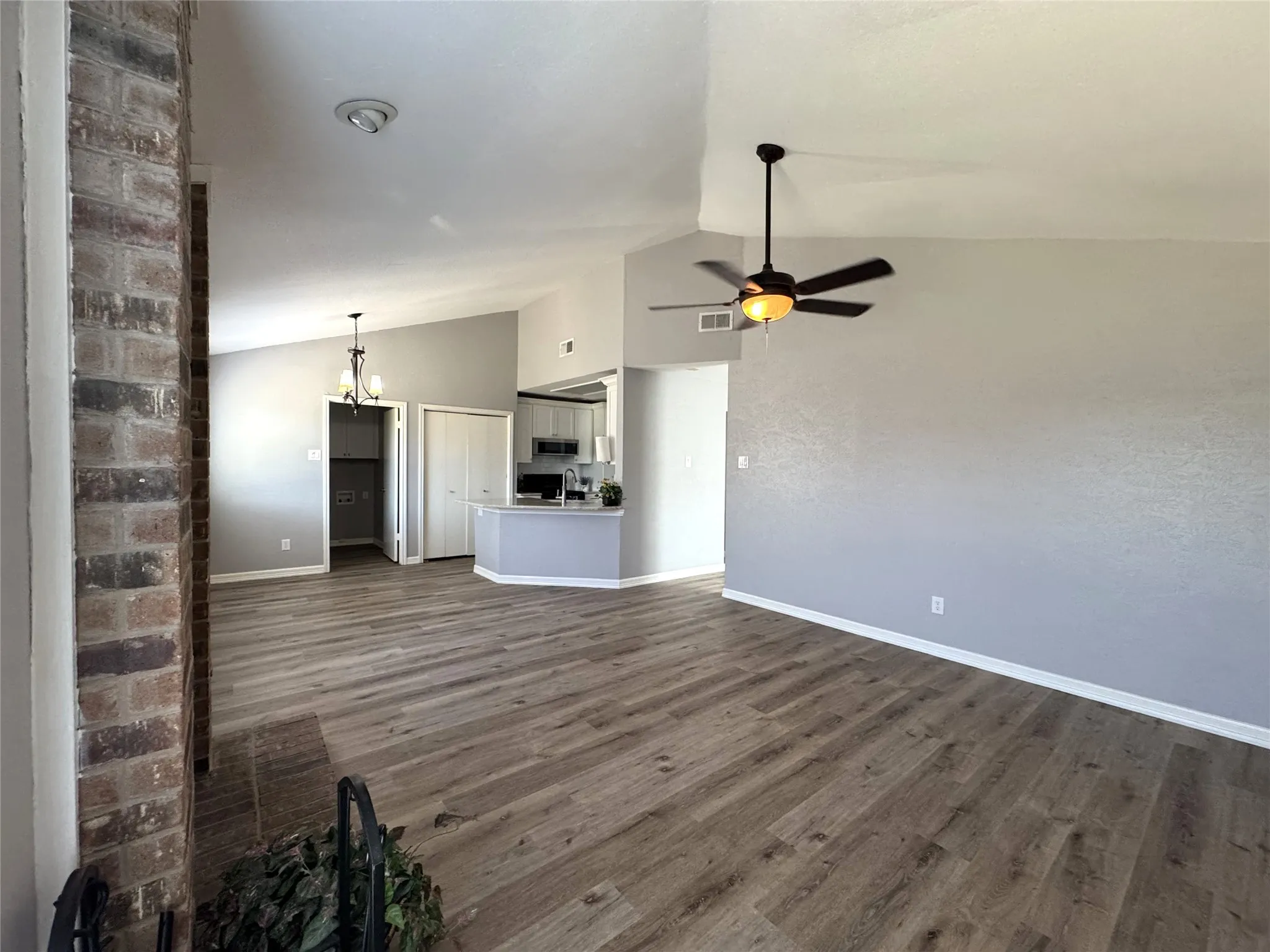Single Family Residence For Rent in Denton County , 1762 Glencairn Lane, Lewisville, Texas 75067, 3 Bedroom, 2 Bathroom, 2 Garage spaces, 1,661 Sqft, built in 1984, mls#21379711, Real Estate Agent in Lewisville, Homes For Rent in Denton county, Homes For Rent in Lewisville, Realtor in Lewisville Texas, Real Estate Brokerage Independent Realty Texas, Luminita Cordes Realtor