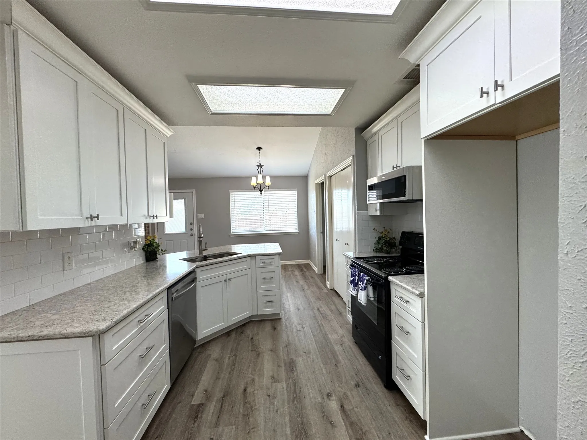 Single Family Residence For Rent in Denton County , 1762 Glencairn Lane, Lewisville, Texas 75067, 3 Bedroom, 2 Bathroom, 2 Garage spaces, 1,661 Sqft, built in 1984, mls#21379711, Real Estate Agent in Lewisville, Homes For Rent in Denton county, Homes For Rent in Lewisville, Realtor in Lewisville Texas, Real Estate Brokerage Independent Realty Texas, Luminita Cordes Realtor