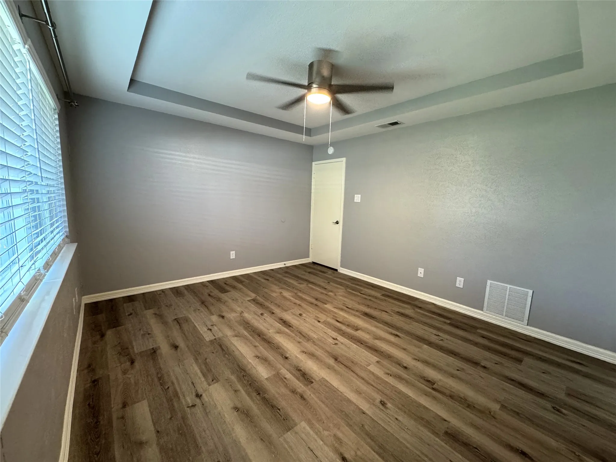 Single Family Residence For Rent in Denton County , 1762 Glencairn Lane, Lewisville, Texas 75067, 3 Bedroom, 2 Bathroom, 2 Garage spaces, 1,661 Sqft, built in 1984, mls#21379711, Real Estate Agent in Lewisville, Homes For Rent in Denton county, Homes For Rent in Lewisville, Realtor in Lewisville Texas, Real Estate Brokerage Independent Realty Texas, Luminita Cordes Realtor