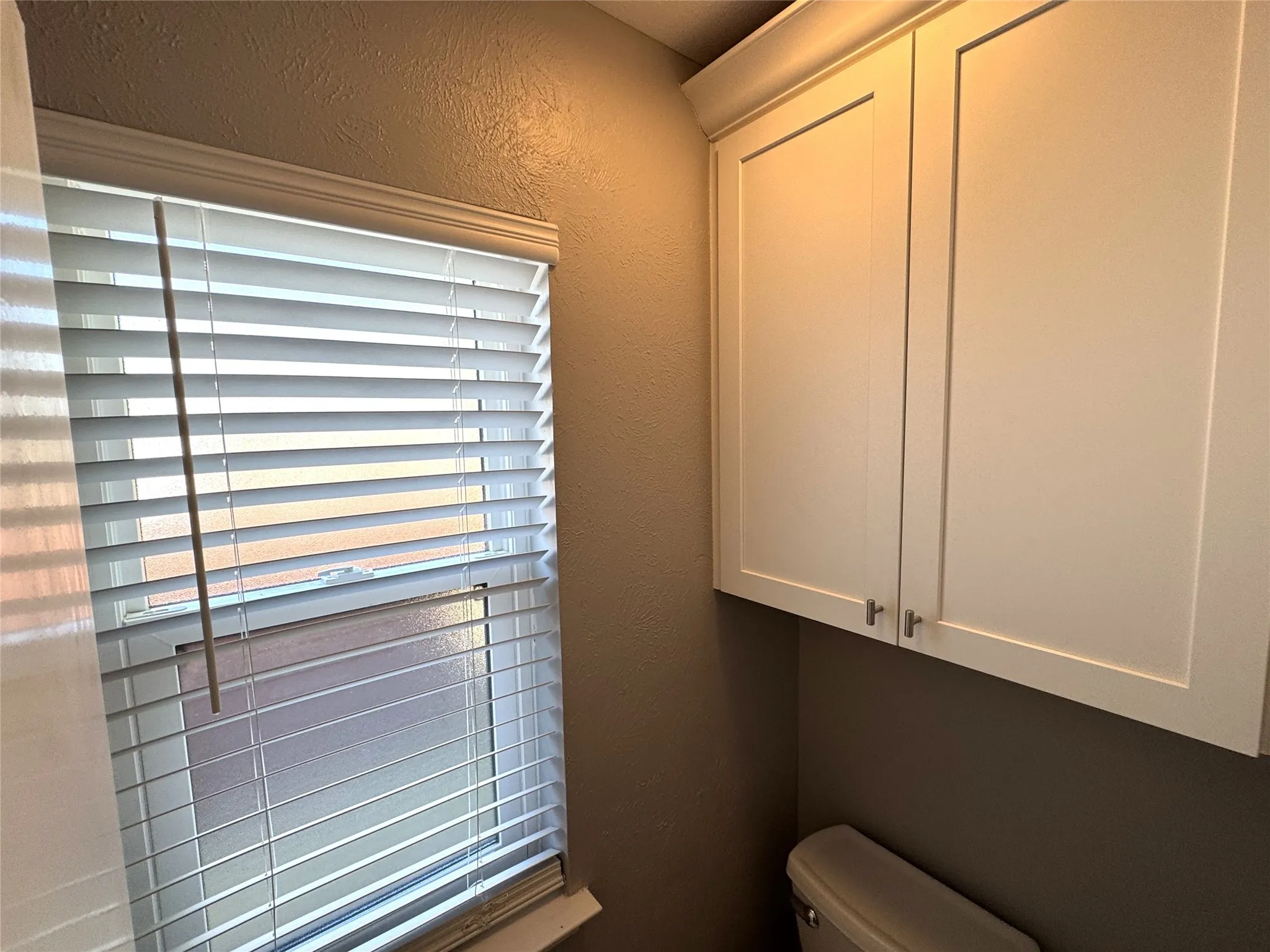 Single Family Residence For Rent in Denton County , 1762 Glencairn Lane, Lewisville, Texas 75067, 3 Bedroom, 2 Bathroom, 2 Garage spaces, 1,661 Sqft, built in 1984, mls#21379711, Real Estate Agent in Lewisville, Homes For Rent in Denton county, Homes For Rent in Lewisville, Realtor in Lewisville Texas, Real Estate Brokerage Independent Realty Texas, Luminita Cordes Realtor