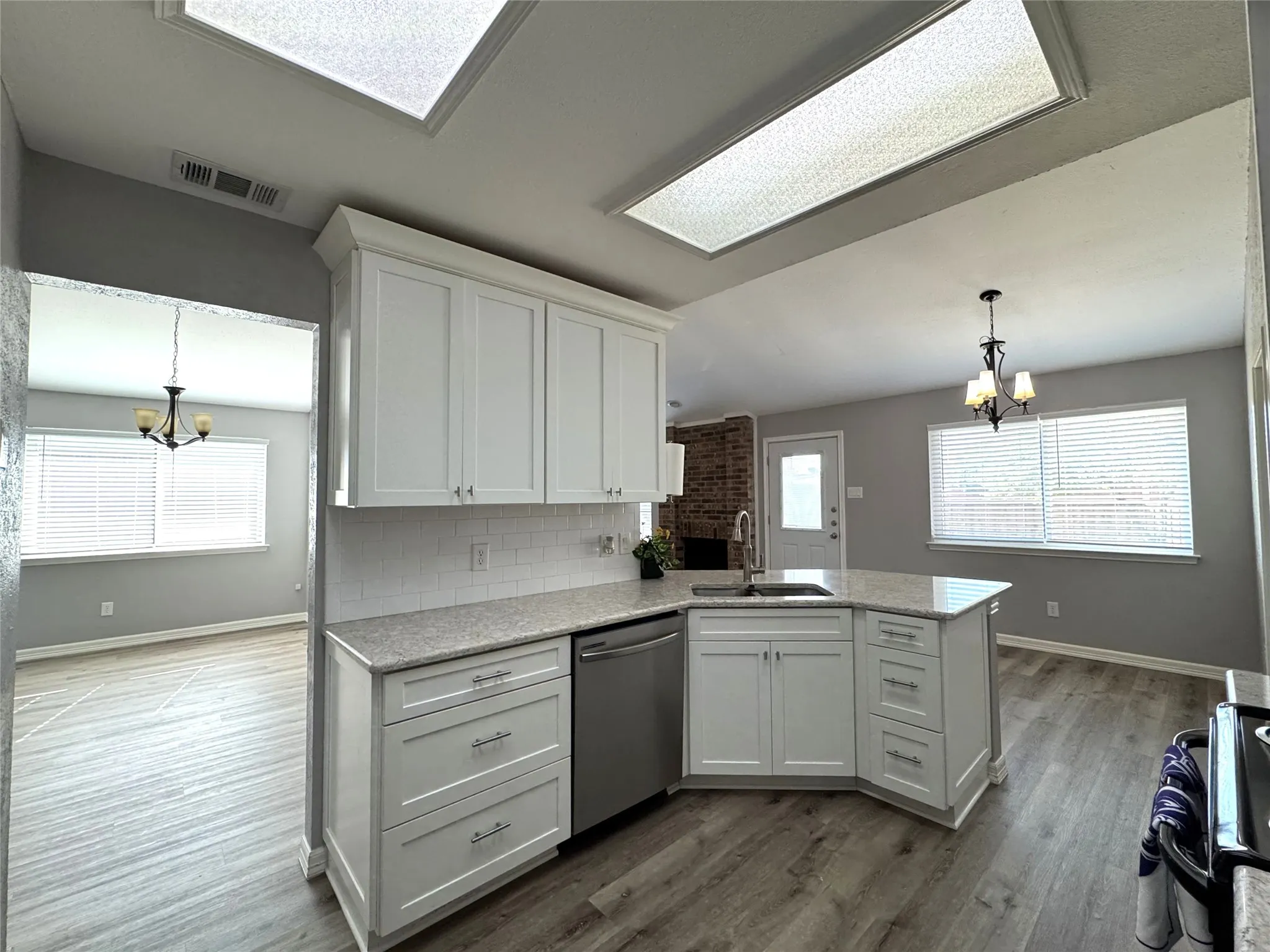 Single Family Residence For Rent in Denton County , 1762 Glencairn Lane, Lewisville, Texas 75067, 3 Bedroom, 2 Bathroom, 2 Garage spaces, 1,661 Sqft, built in 1984, mls#21379711, Real Estate Agent in Lewisville, Homes For Rent in Denton county, Homes For Rent in Lewisville, Realtor in Lewisville Texas, Real Estate Brokerage Independent Realty Texas, Luminita Cordes Realtor
