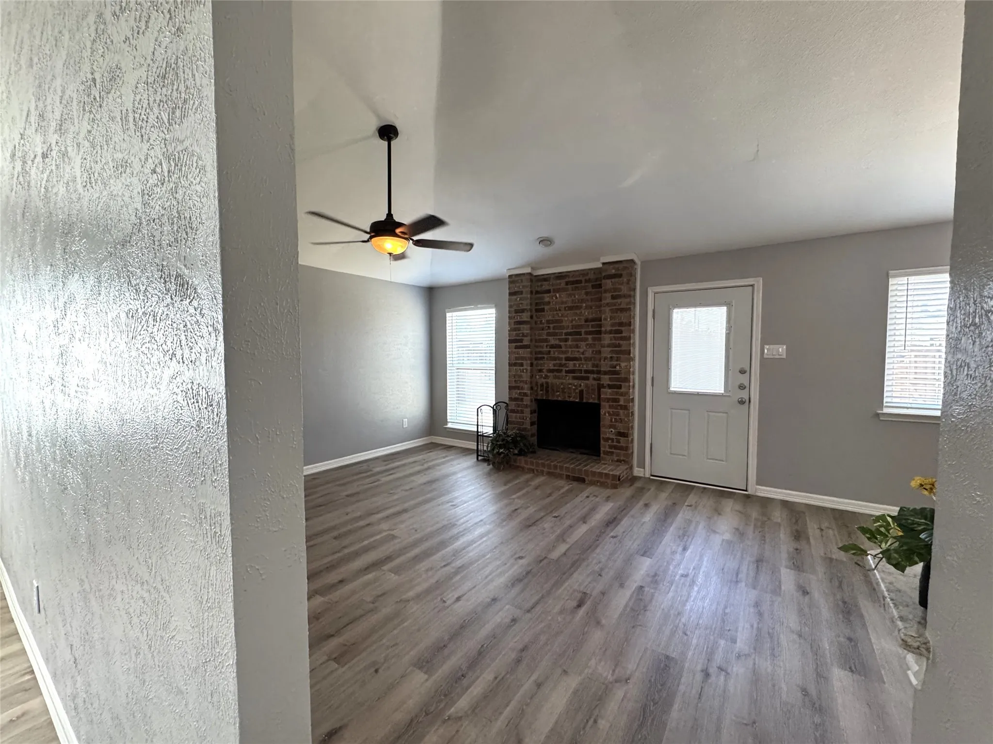 Single Family Residence For Rent in Denton County , 1762 Glencairn Lane, Lewisville, Texas 75067, 3 Bedroom, 2 Bathroom, 2 Garage spaces, 1,661 Sqft, built in 1984, mls#21379711, Real Estate Agent in Lewisville, Homes For Rent in Denton county, Homes For Rent in Lewisville, Realtor in Lewisville Texas, Real Estate Brokerage Independent Realty Texas, Luminita Cordes Realtor