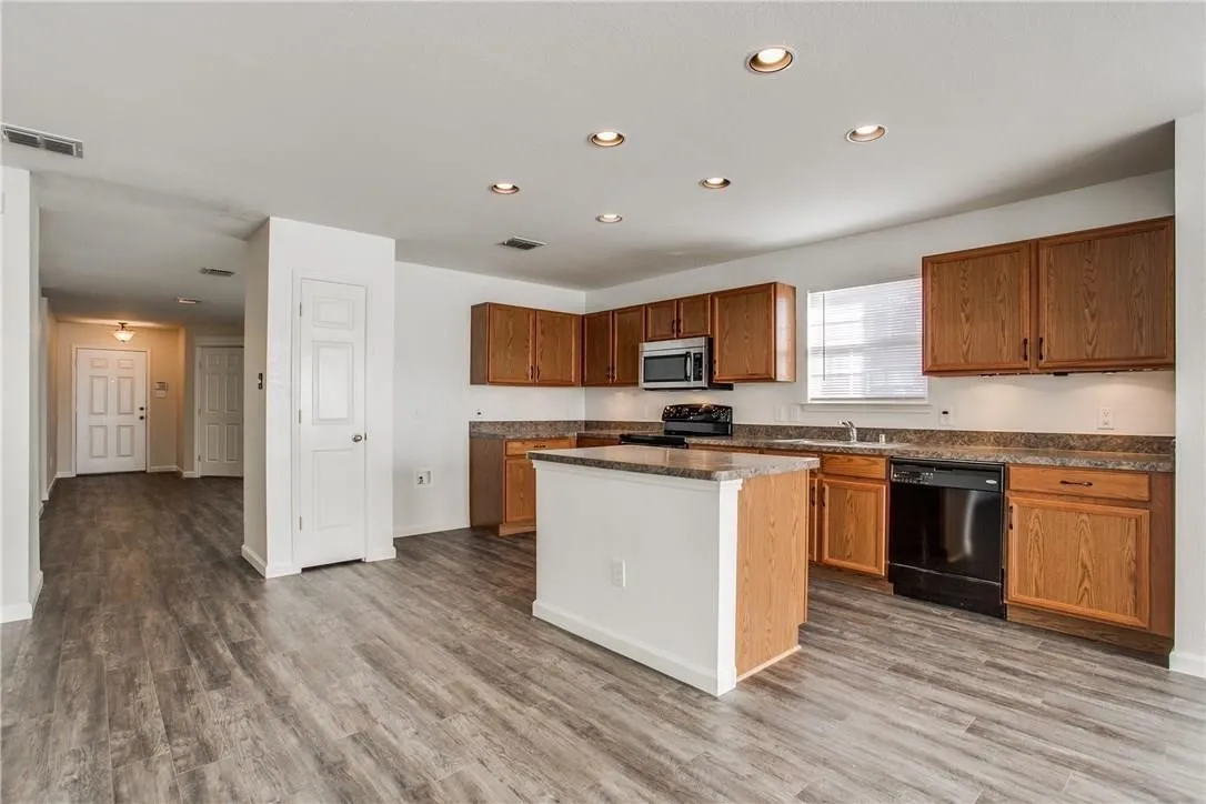 Single Family Residence For Rent in Dallas County , 14816 S Spring Ridge Circle, Balch Springs, Texas 75180, 3 Bedroom, 2 Bathroom, 2 Garage spaces, 2,039 Sqft, built in 2005, mls#21379710, Real Estate Agent in Balch Springs, Homes For Rent in Dallas county, Homes For Rent in Balch Springs, Realtor in Balch Springs Texas, Real Estate Brokerage Independent Realty Texas, Luminita Cordes Realtor