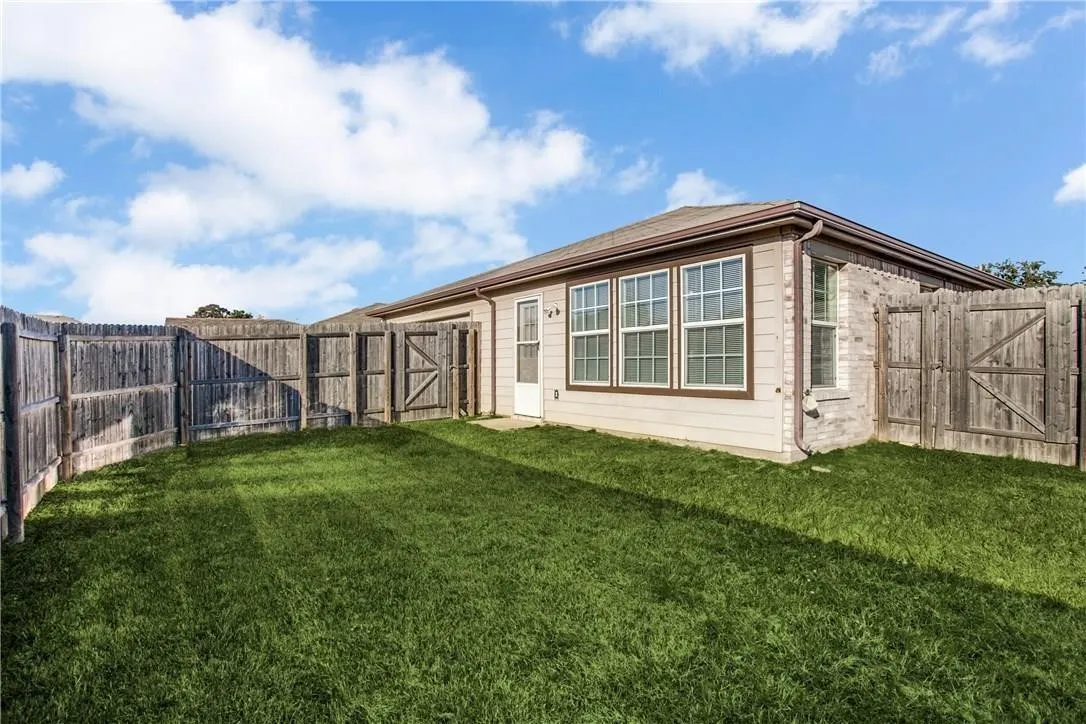 Single Family Residence For Rent in Dallas County , 14816 S Spring Ridge Circle, Balch Springs, Texas 75180, 3 Bedroom, 2 Bathroom, 2 Garage spaces, 2,039 Sqft, built in 2005, mls#21379710, Real Estate Agent in Balch Springs, Homes For Rent in Dallas county, Homes For Rent in Balch Springs, Realtor in Balch Springs Texas, Real Estate Brokerage Independent Realty Texas, Luminita Cordes Realtor