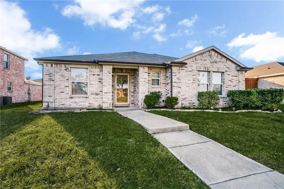Single Family Residence For Rent in Dallas County , 14816 S Spring Ridge Circle, Balch Springs, Texas 75180, 3 Bedroom, 2 Bathroom, 2 Garage spaces, 2,039 Sqft, built in 2005, mls#21379710, Real Estate Agent in Balch Springs, Homes For Rent in Dallas county, Homes For Rent in Balch Springs, Realtor in Balch Springs Texas, Real Estate Brokerage Independent Realty Texas, Luminita Cordes Realtor