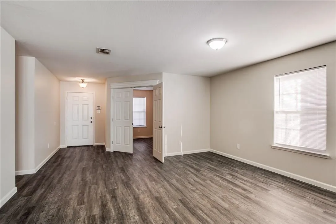 Single Family Residence For Rent in Dallas County , 14816 S Spring Ridge Circle, Balch Springs, Texas 75180, 3 Bedroom, 2 Bathroom, 2 Garage spaces, 2,039 Sqft, built in 2005, mls#21379710, Real Estate Agent in Balch Springs, Homes For Rent in Dallas county, Homes For Rent in Balch Springs, Realtor in Balch Springs Texas, Real Estate Brokerage Independent Realty Texas, Luminita Cordes Realtor