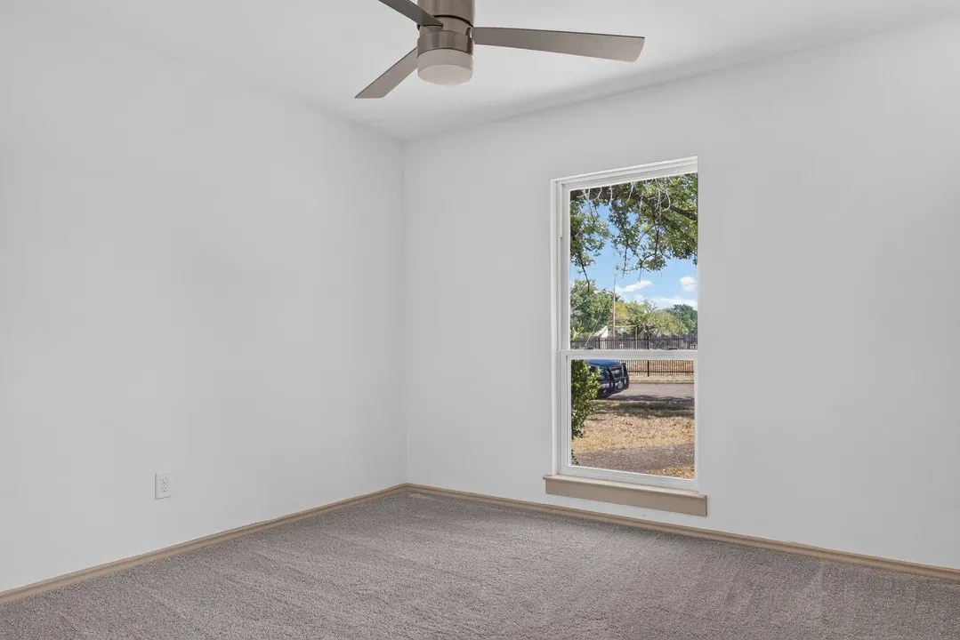 Single Family Residence For Sale in Dallas County , 3811 Ovid Avenue, Dallas, Texas 75224, 4 Bedroom, 2 Bathroom, 1 Garage spaces, 2,121 Sqft, built in 1961, mls#21374611, Real Estate Agent in Dallas, Homes For Sale in Dallas county, Homes For Sale in Dallas, Realtor in Dallas Texas, Real Estate Brokerage Independent Realty Texas, Luminita Cordes Realtor