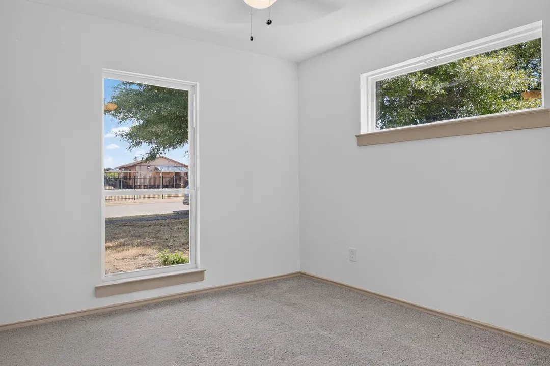 Single Family Residence For Sale in Dallas County , 3811 Ovid Avenue, Dallas, Texas 75224, 4 Bedroom, 2 Bathroom, 1 Garage spaces, 2,121 Sqft, built in 1961, mls#21374611, Real Estate Agent in Dallas, Homes For Sale in Dallas county, Homes For Sale in Dallas, Realtor in Dallas Texas, Real Estate Brokerage Independent Realty Texas, Luminita Cordes Realtor