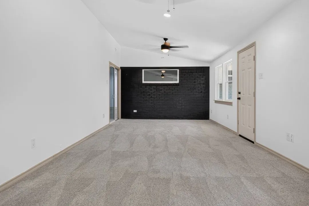 Single Family Residence For Sale in Dallas County , 3811 Ovid Avenue, Dallas, Texas 75224, 4 Bedroom, 2 Bathroom, 1 Garage spaces, 2,121 Sqft, built in 1961, mls#21374611, Real Estate Agent in Dallas, Homes For Sale in Dallas county, Homes For Sale in Dallas, Realtor in Dallas Texas, Real Estate Brokerage Independent Realty Texas, Luminita Cordes Realtor