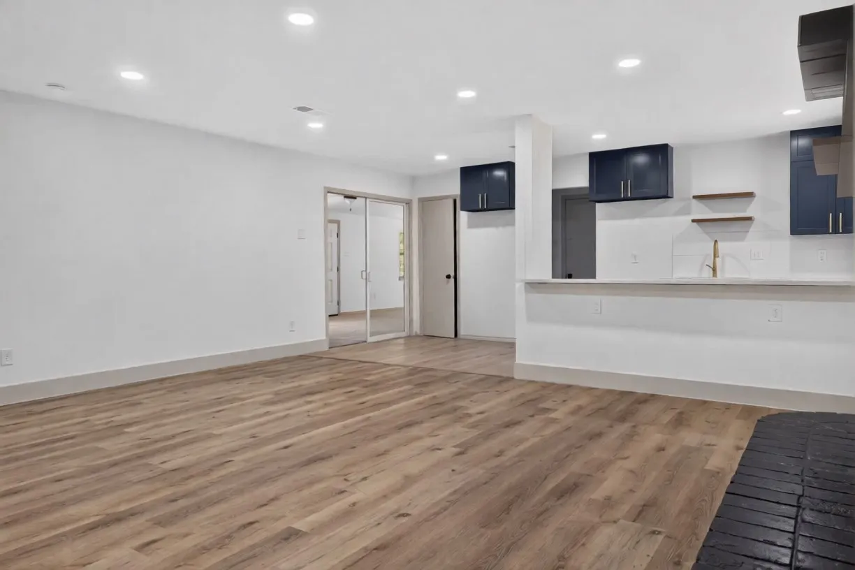 Single Family Residence For Sale in Dallas County , 3811 Ovid Avenue, Dallas, Texas 75224, 4 Bedroom, 2 Bathroom, 1 Garage spaces, 2,121 Sqft, built in 1961, mls#21374611, Real Estate Agent in Dallas, Homes For Sale in Dallas county, Homes For Sale in Dallas, Realtor in Dallas Texas, Real Estate Brokerage Independent Realty Texas, Luminita Cordes Realtor