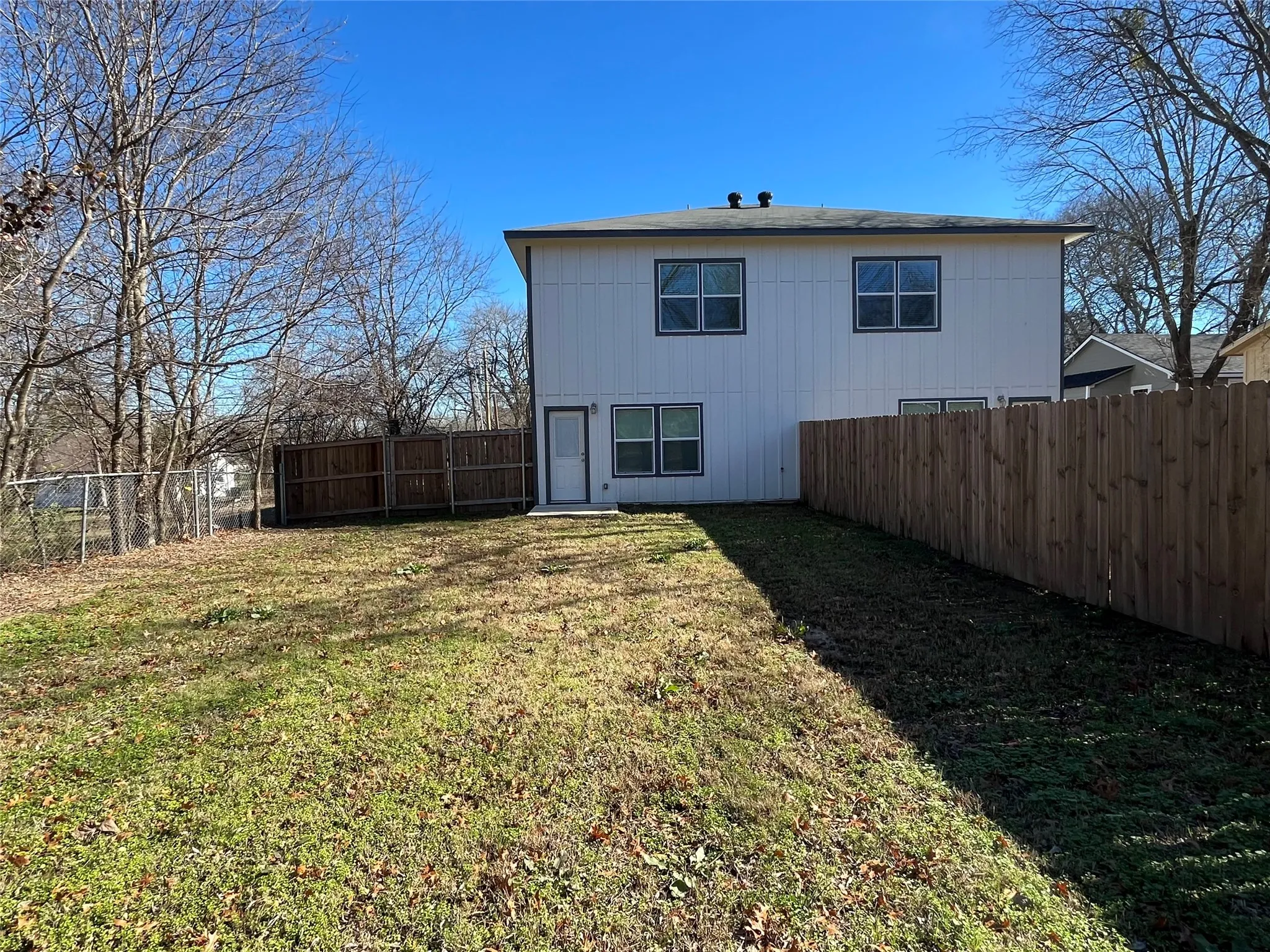 Duplex For Rent in Fannin County , 309-2 Braz Street, Bonham, Texas 75418, 3 Bedroom, 3 Bathroom, 1 Garage spaces, 1,536 Sqft, built in 2023, mls#21379705, Real Estate Agent in Bonham, Homes For Rent in Fannin county, Homes For Rent in Bonham, Realtor in Bonham Texas, Real Estate Brokerage Independent Realty Texas, Luminita Cordes Realtor