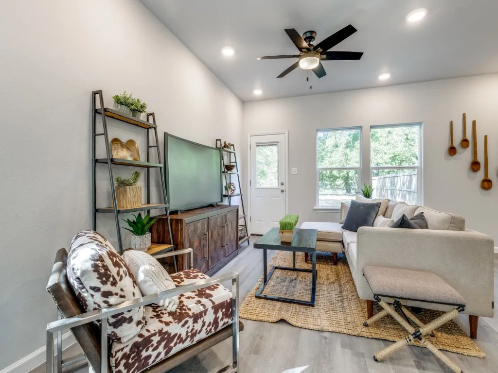 Duplex For Rent in Fannin County , 309-2 Braz Street, Bonham, Texas 75418, 3 Bedroom, 3 Bathroom, 1 Garage spaces, 1,536 Sqft, built in 2023, mls#21379705, Real Estate Agent in Bonham, Homes For Rent in Fannin county, Homes For Rent in Bonham, Realtor in Bonham Texas, Real Estate Brokerage Independent Realty Texas, Luminita Cordes Realtor