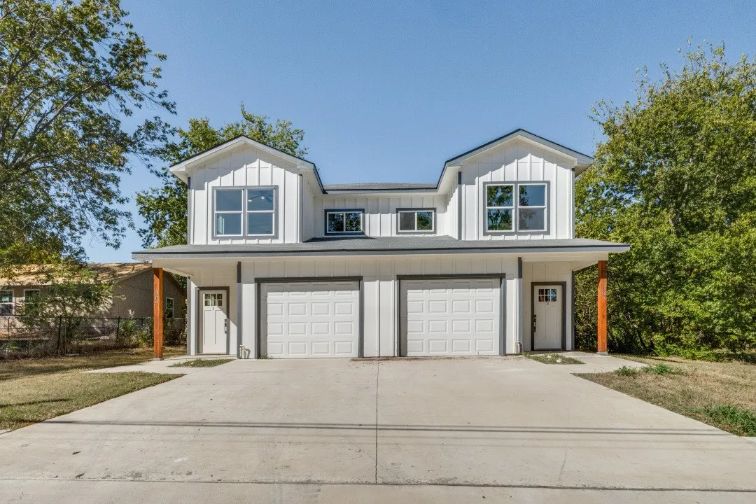Duplex For Rent in Fannin County , 309-2 Braz Street, Bonham, Texas 75418, 3 Bedroom, 3 Bathroom, 1 Garage spaces, 1,536 Sqft, built in 2023, mls#21379705, Real Estate Agent in Bonham, Homes For Rent in Fannin county, Homes For Rent in Bonham, Realtor in Bonham Texas, Real Estate Brokerage Independent Realty Texas, Luminita Cordes Realtor