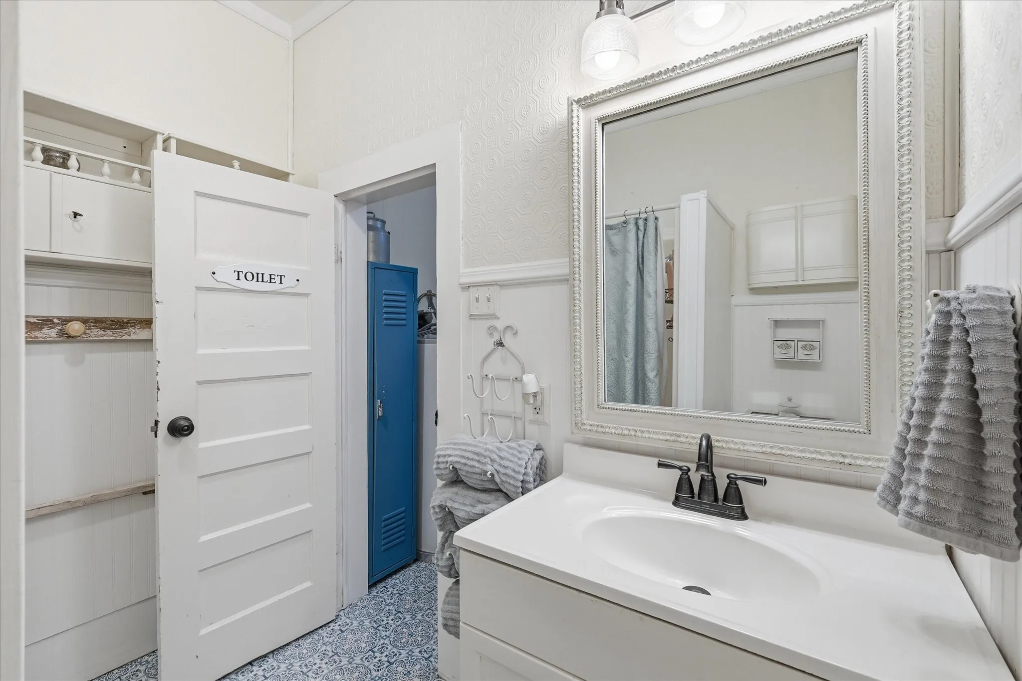 Single Family Residence For Sale in Grayson County , 754 N Main Drive, Van Alstyne, Texas 75495, 3 Bedroom, 1 Bathroom, 1 Garage spaces, 1,152 Sqft, built in 1920, mls#21375620, Real Estate Agent in Van Alstyne, Homes For Sale in Grayson county, Homes For Sale in Van Alstyne, Realtor in Van Alstyne Texas, Real Estate Brokerage Independent Realty Texas, Luminita Cordes Realtor