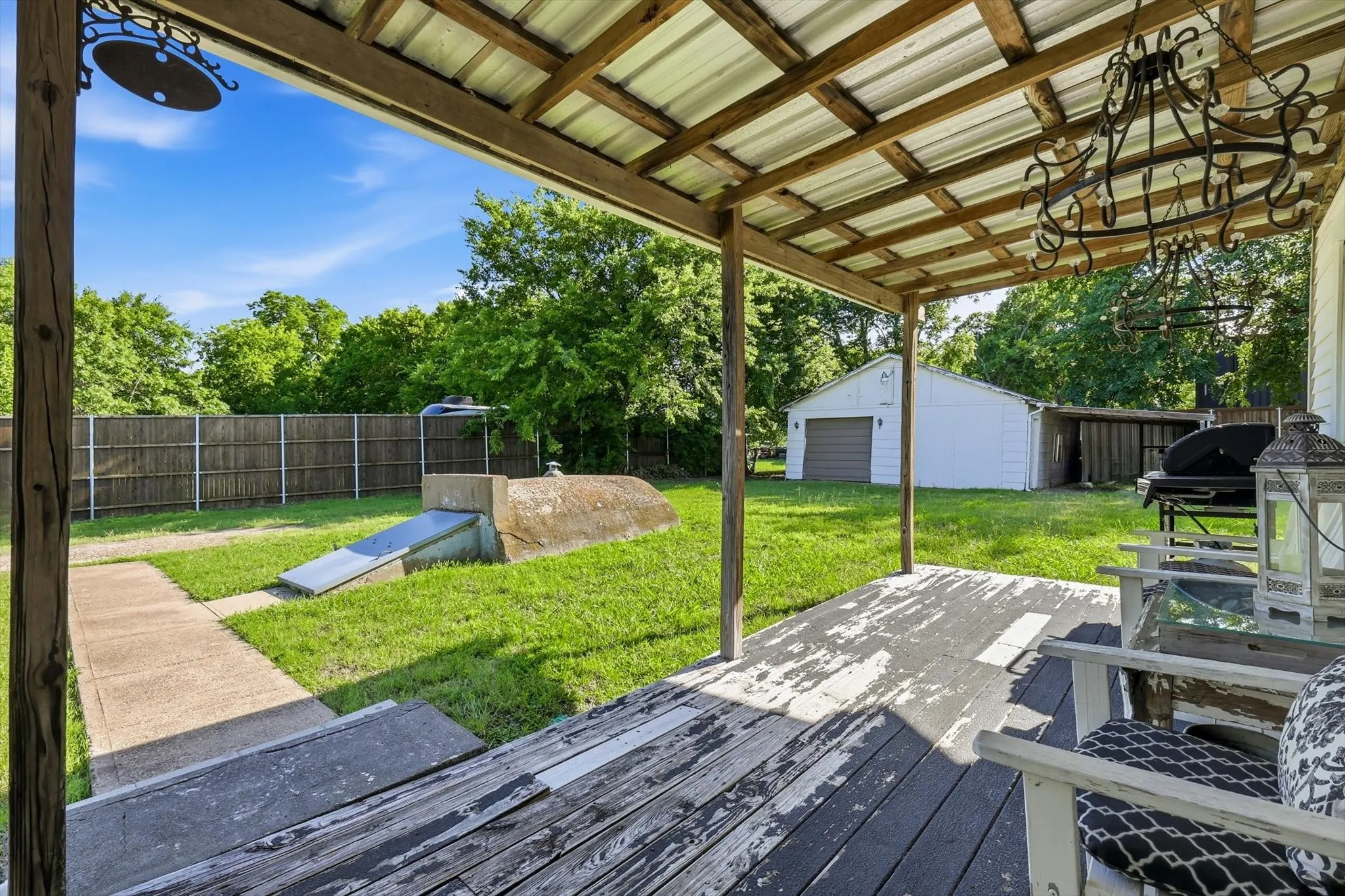 View of huge yard space