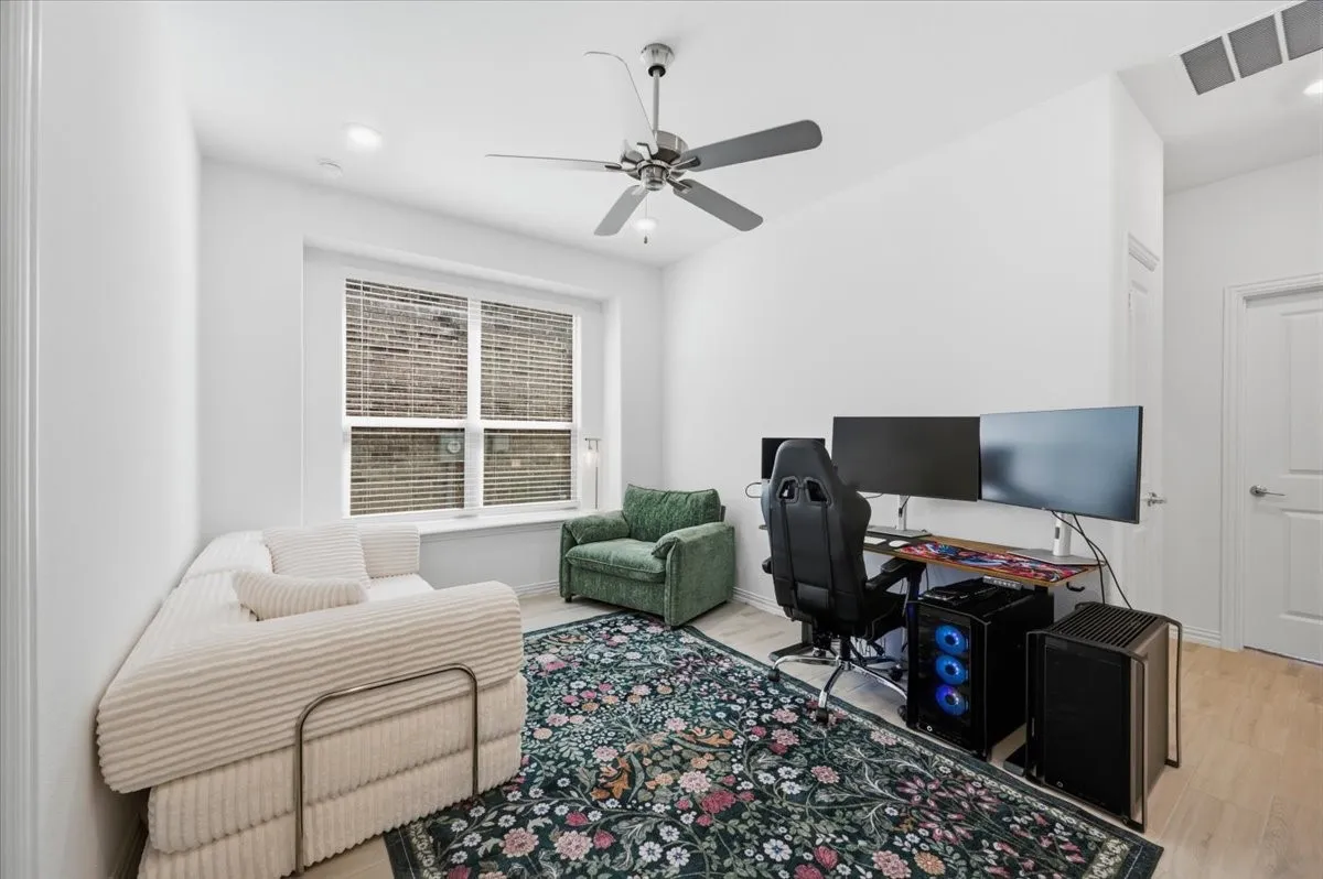 Flex room / office