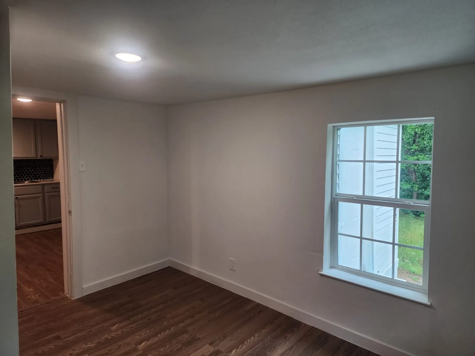 Recessed ceiling lighting with wood-finish flooring