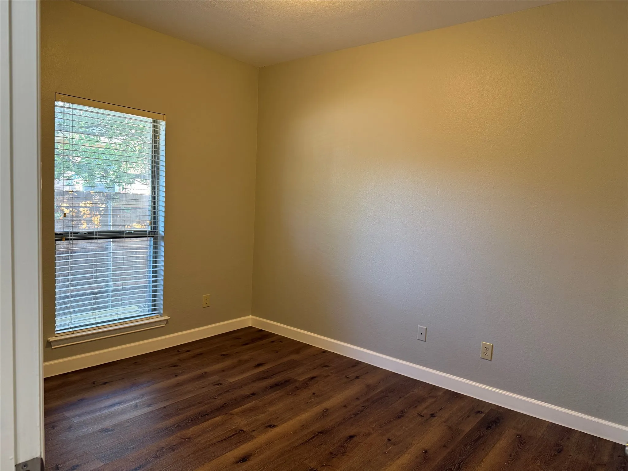 Single Family Residence For Rent in Collin County , 12301 Cajun Drive, Frisco, Texas 75035, 3 Bedroom, 2 Bathroom, 2 Garage spaces, 2,079 Sqft, built in 2001, mls#21379712, Real Estate Agent in Frisco, Homes For Rent in Collin county, Homes For Rent in Frisco, Realtor in Frisco Texas, Real Estate Brokerage Independent Realty Texas, Luminita Cordes Realtor
