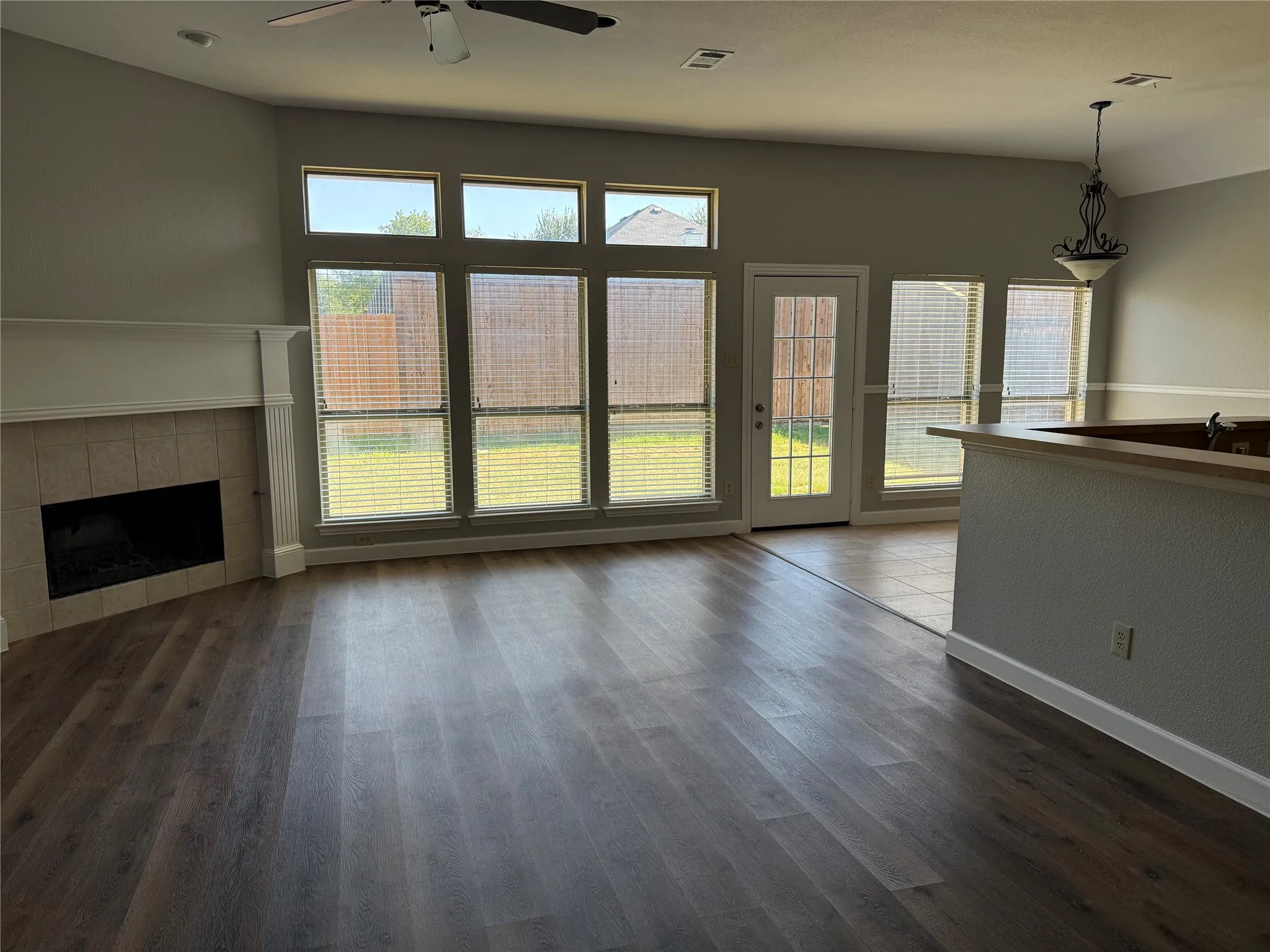 Single Family Residence For Rent in Collin County , 12301 Cajun Drive, Frisco, Texas 75035, 3 Bedroom, 2 Bathroom, 2 Garage spaces, 2,079 Sqft, built in 2001, mls#21379712, Real Estate Agent in Frisco, Homes For Rent in Collin county, Homes For Rent in Frisco, Realtor in Frisco Texas, Real Estate Brokerage Independent Realty Texas, Luminita Cordes Realtor