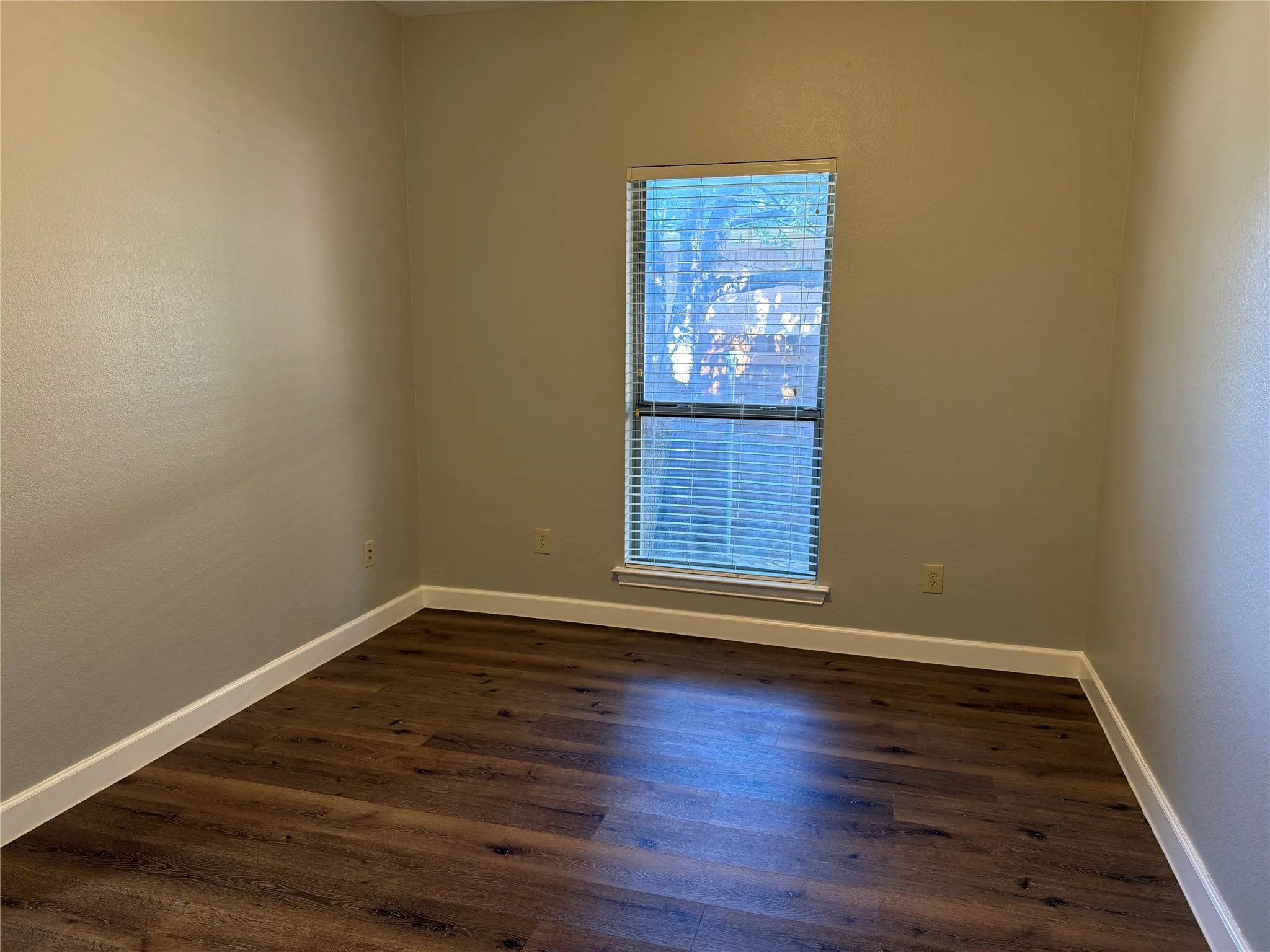 Single Family Residence For Rent in Collin County , 12301 Cajun Drive, Frisco, Texas 75035, 3 Bedroom, 2 Bathroom, 2 Garage spaces, 2,079 Sqft, built in 2001, mls#21379712, Real Estate Agent in Frisco, Homes For Rent in Collin county, Homes For Rent in Frisco, Realtor in Frisco Texas, Real Estate Brokerage Independent Realty Texas, Luminita Cordes Realtor