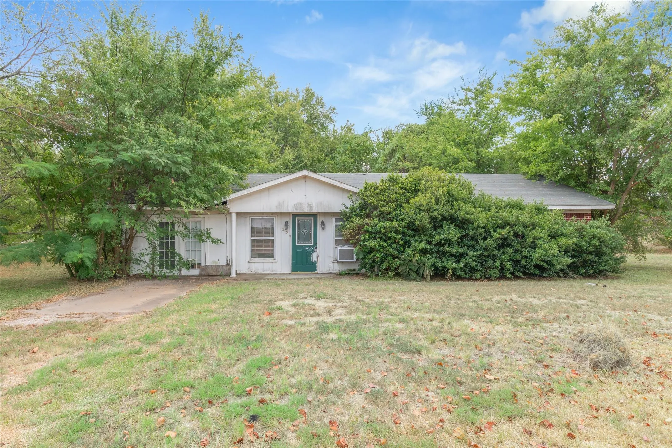 Single Family Residence For Sale in Van Zandt County , 259 Vz County Road 3406, Wills Point, Texas 75169, 2 Bedroom, 2 Bathroom, Garage spaces, 1,362 Sqft, built in 1979, mls#21378641, Real Estate Agent in Wills Point, Homes For Sale in Van Zandt county, Homes For Sale in Wills Point, Realtor in Wills Point Texas, Real Estate Brokerage Independent Realty Texas, Luminita Cordes Realtor