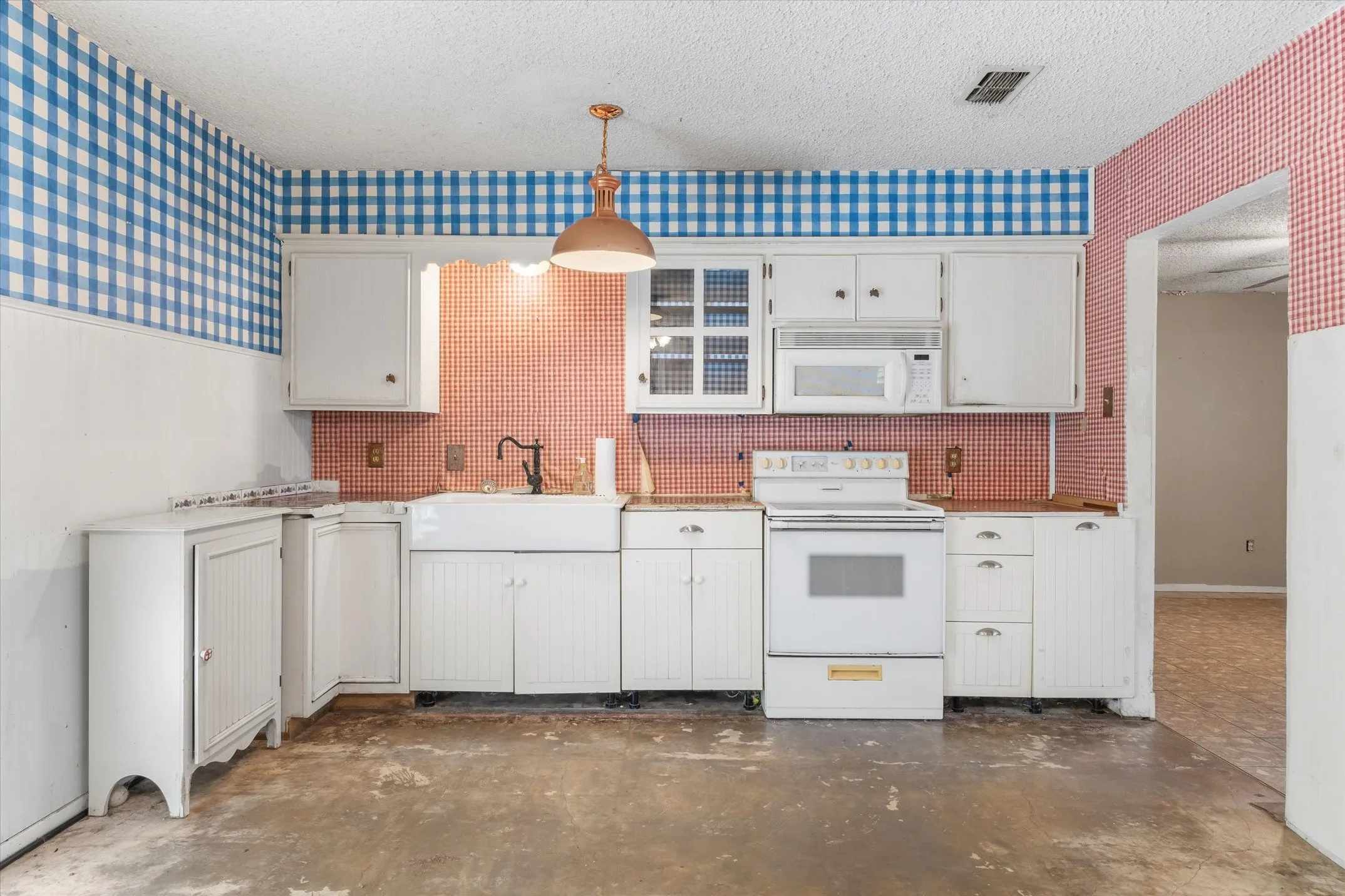 Single Family Residence For Sale in Van Zandt County , 259 Vz County Road 3406, Wills Point, Texas 75169, 2 Bedroom, 2 Bathroom, Garage spaces, 1,362 Sqft, built in 1979, mls#21378641, Real Estate Agent in Wills Point, Homes For Sale in Van Zandt county, Homes For Sale in Wills Point, Realtor in Wills Point Texas, Real Estate Brokerage Independent Realty Texas, Luminita Cordes Realtor