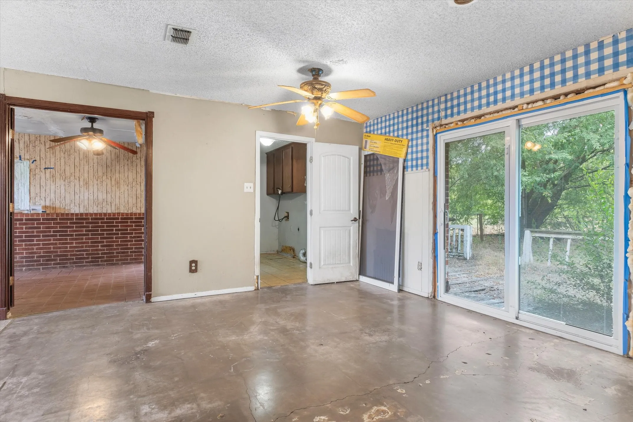 Single Family Residence For Sale in Van Zandt County , 259 Vz County Road 3406, Wills Point, Texas 75169, 2 Bedroom, 2 Bathroom, Garage spaces, 1,362 Sqft, built in 1979, mls#21378641, Real Estate Agent in Wills Point, Homes For Sale in Van Zandt county, Homes For Sale in Wills Point, Realtor in Wills Point Texas, Real Estate Brokerage Independent Realty Texas, Luminita Cordes Realtor