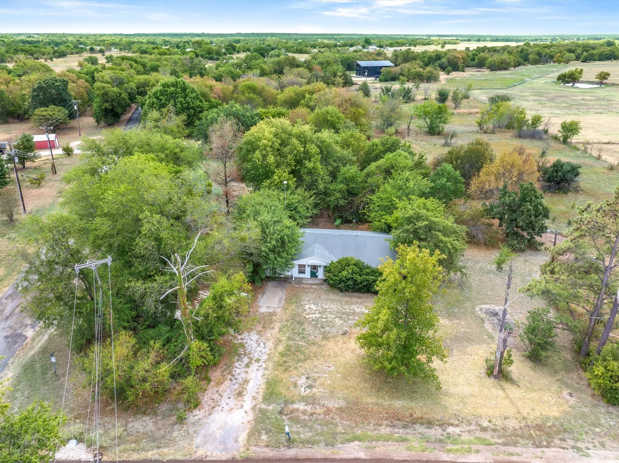 Single Family Residence For Sale in Van Zandt County , 259 Vz County Road 3406, Wills Point, Texas 75169, 2 Bedroom, 2 Bathroom, Garage spaces, 1,362 Sqft, built in 1979, mls#21378641, Real Estate Agent in Wills Point, Homes For Sale in Van Zandt county, Homes For Sale in Wills Point, Realtor in Wills Point Texas, Real Estate Brokerage Independent Realty Texas, Luminita Cordes Realtor