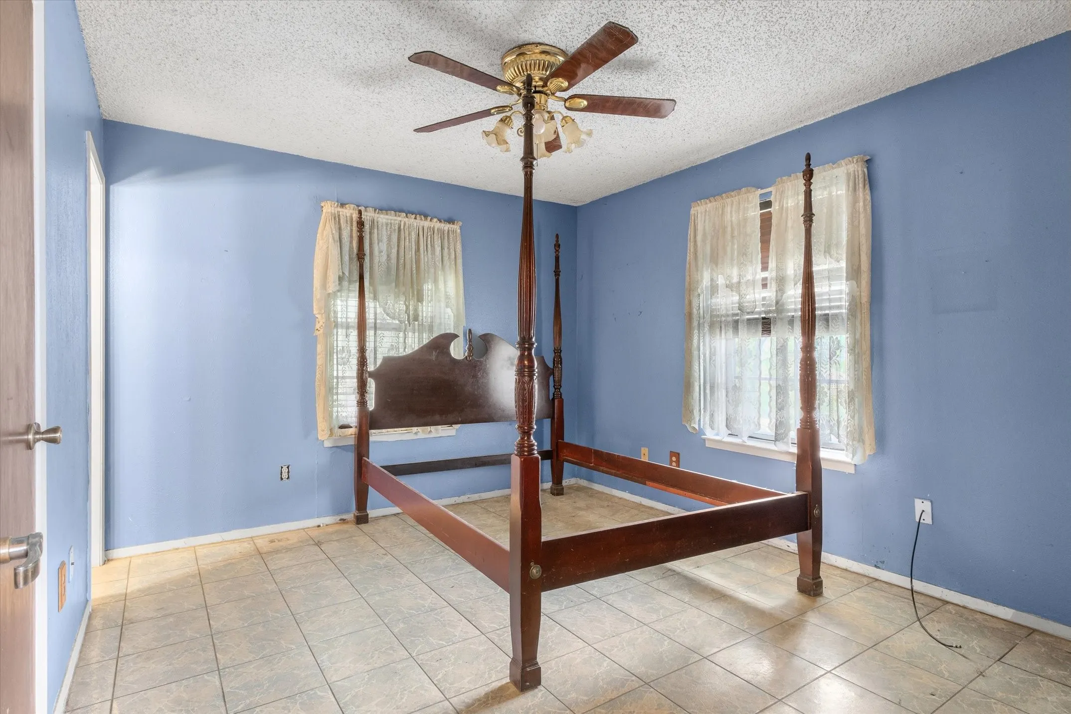 Single Family Residence For Sale in Van Zandt County , 259 Vz County Road 3406, Wills Point, Texas 75169, 2 Bedroom, 2 Bathroom, Garage spaces, 1,362 Sqft, built in 1979, mls#21378641, Real Estate Agent in Wills Point, Homes For Sale in Van Zandt county, Homes For Sale in Wills Point, Realtor in Wills Point Texas, Real Estate Brokerage Independent Realty Texas, Luminita Cordes Realtor