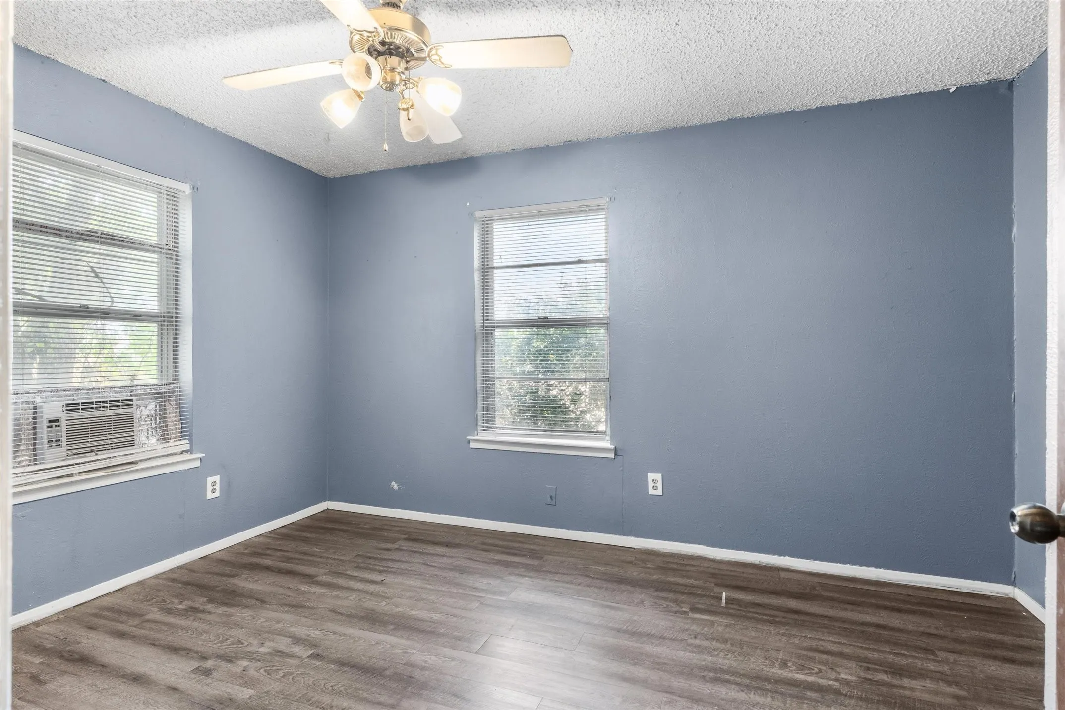 Single Family Residence For Sale in Van Zandt County , 259 Vz County Road 3406, Wills Point, Texas 75169, 2 Bedroom, 2 Bathroom, Garage spaces, 1,362 Sqft, built in 1979, mls#21378641, Real Estate Agent in Wills Point, Homes For Sale in Van Zandt county, Homes For Sale in Wills Point, Realtor in Wills Point Texas, Real Estate Brokerage Independent Realty Texas, Luminita Cordes Realtor