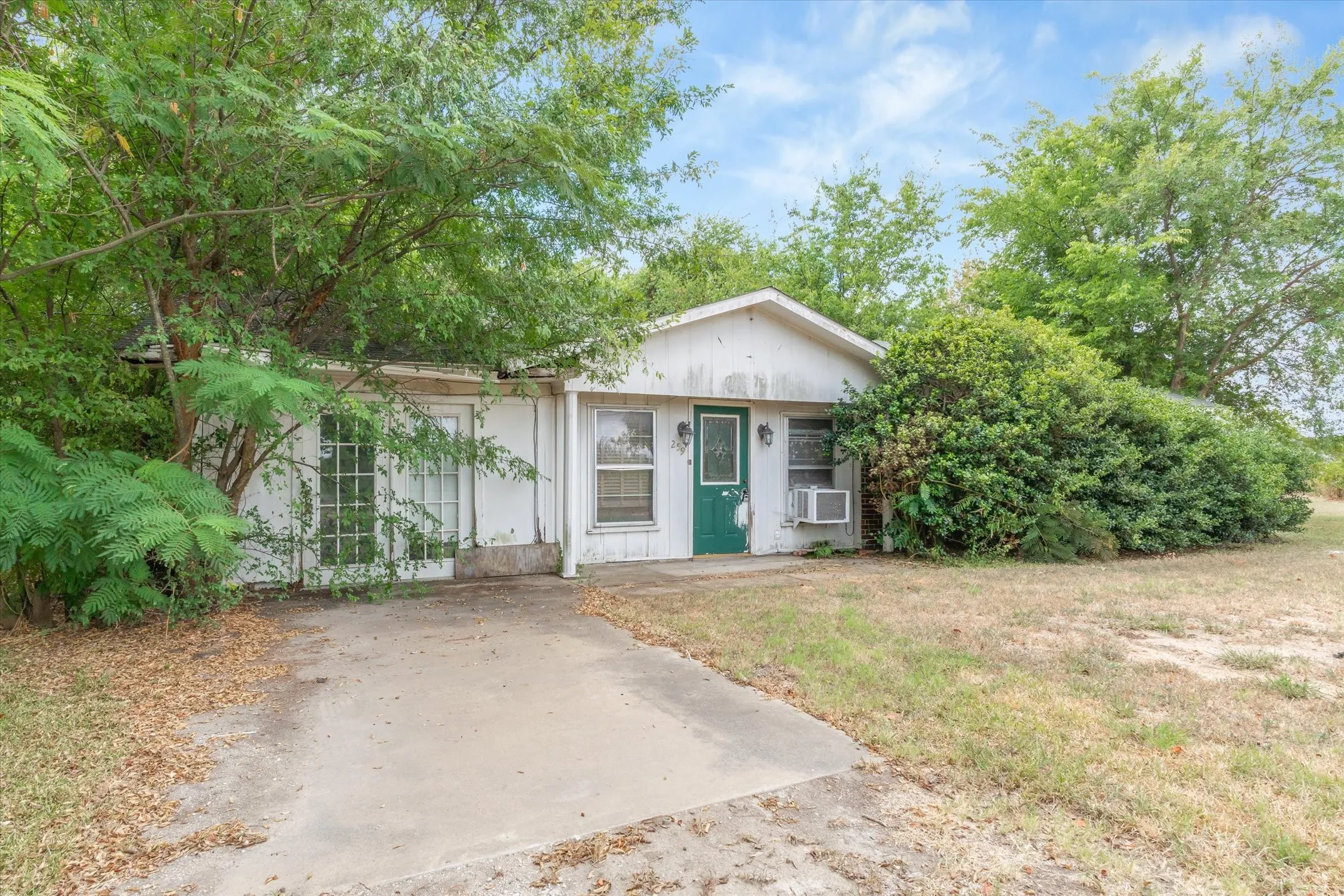 Single Family Residence For Sale in Van Zandt County , 259 Vz County Road 3406, Wills Point, Texas 75169, 2 Bedroom, 2 Bathroom, Garage spaces, 1,362 Sqft, built in 1979, mls#21378641, Real Estate Agent in Wills Point, Homes For Sale in Van Zandt county, Homes For Sale in Wills Point, Realtor in Wills Point Texas, Real Estate Brokerage Independent Realty Texas, Luminita Cordes Realtor