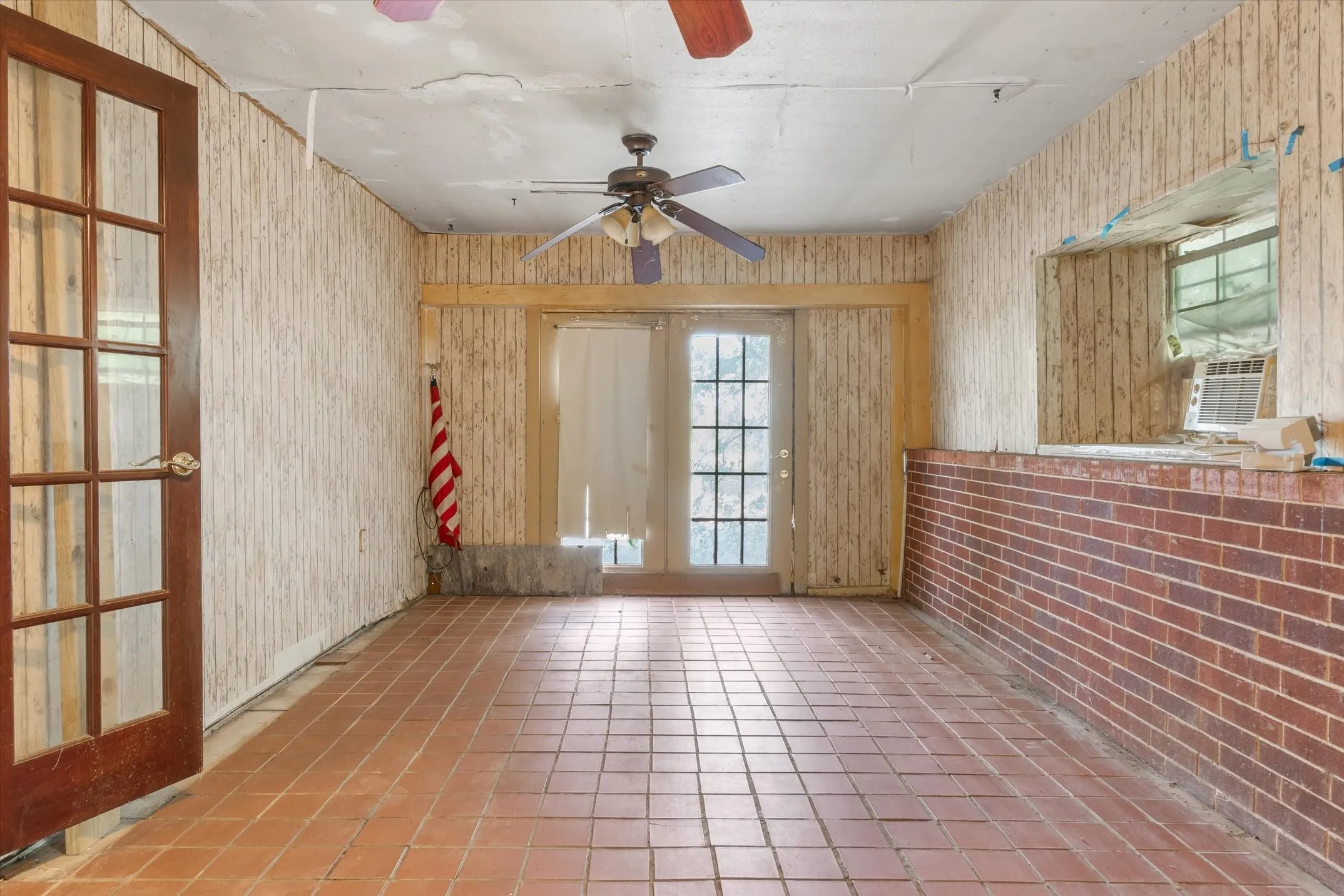 Single Family Residence For Sale in Van Zandt County , 259 Vz County Road 3406, Wills Point, Texas 75169, 2 Bedroom, 2 Bathroom, Garage spaces, 1,362 Sqft, built in 1979, mls#21378641, Real Estate Agent in Wills Point, Homes For Sale in Van Zandt county, Homes For Sale in Wills Point, Realtor in Wills Point Texas, Real Estate Brokerage Independent Realty Texas, Luminita Cordes Realtor