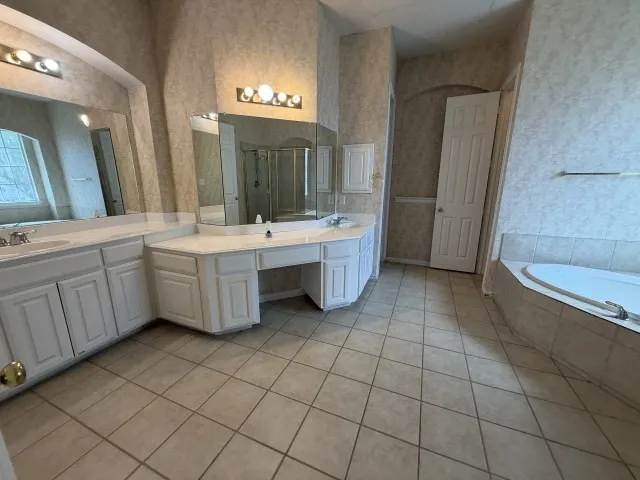 Single Family Residence For Sale in Dallas County , 1105 Marisa Lane, De Soto, Texas 75115, 4 Bedroom, 4 Bathroom, 3 Garage spaces, 4,434 Sqft, built in 2003, mls#21379722, Real Estate Agent in De Soto, Homes For Sale in Dallas county, Homes For Sale in De Soto, Realtor in De Soto Texas, Real Estate Brokerage Independent Realty Texas, Luminita Cordes Realtor